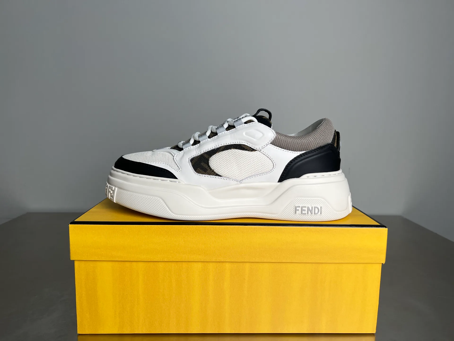 Кроссовки Мужские Fendi 9464410