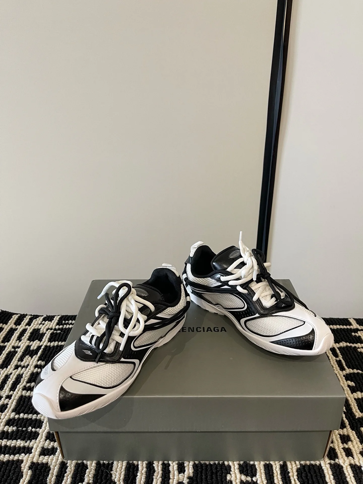 Кроссовки Женские Balenciaga 18386309