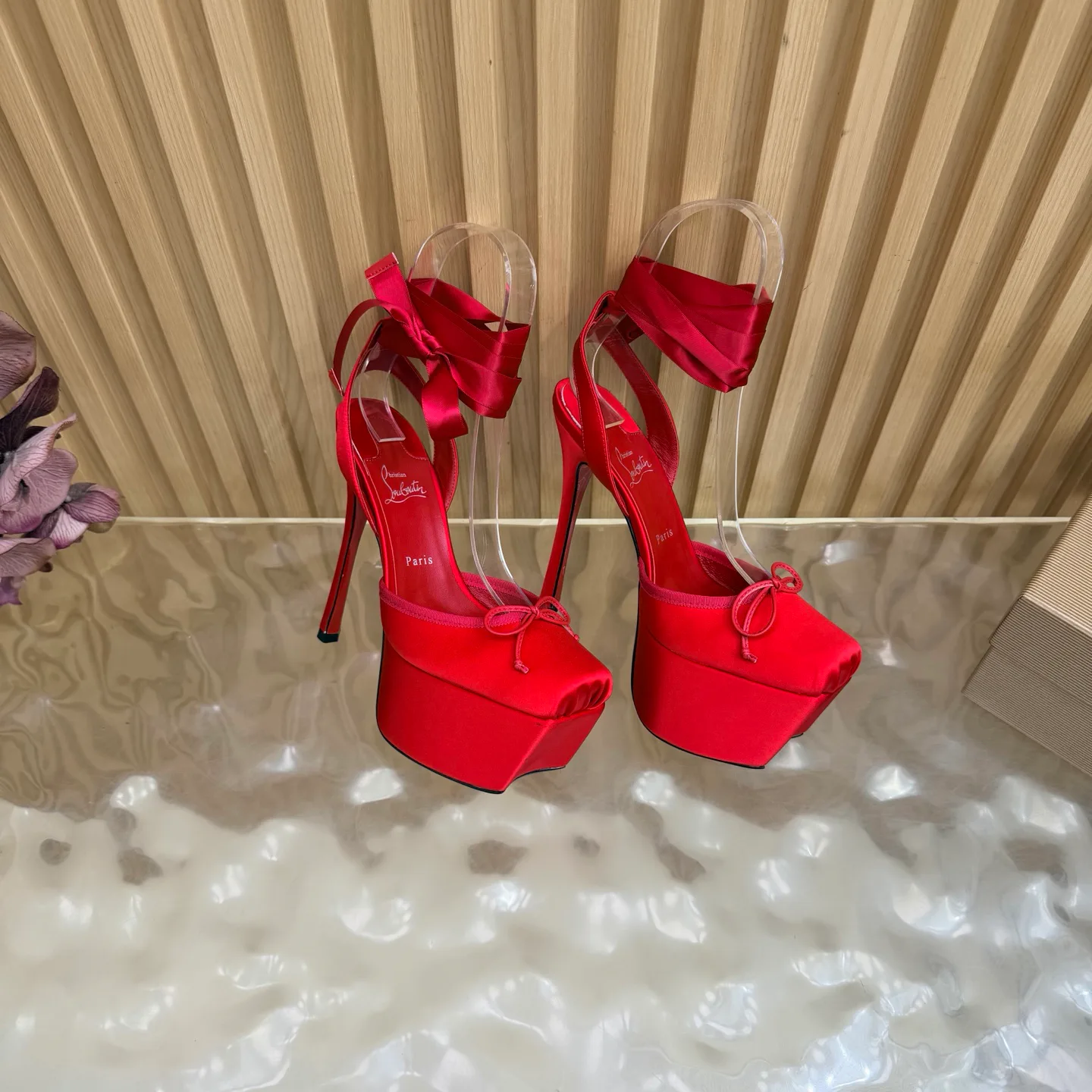 Босоножки Женские Christian Louboutin 18796756