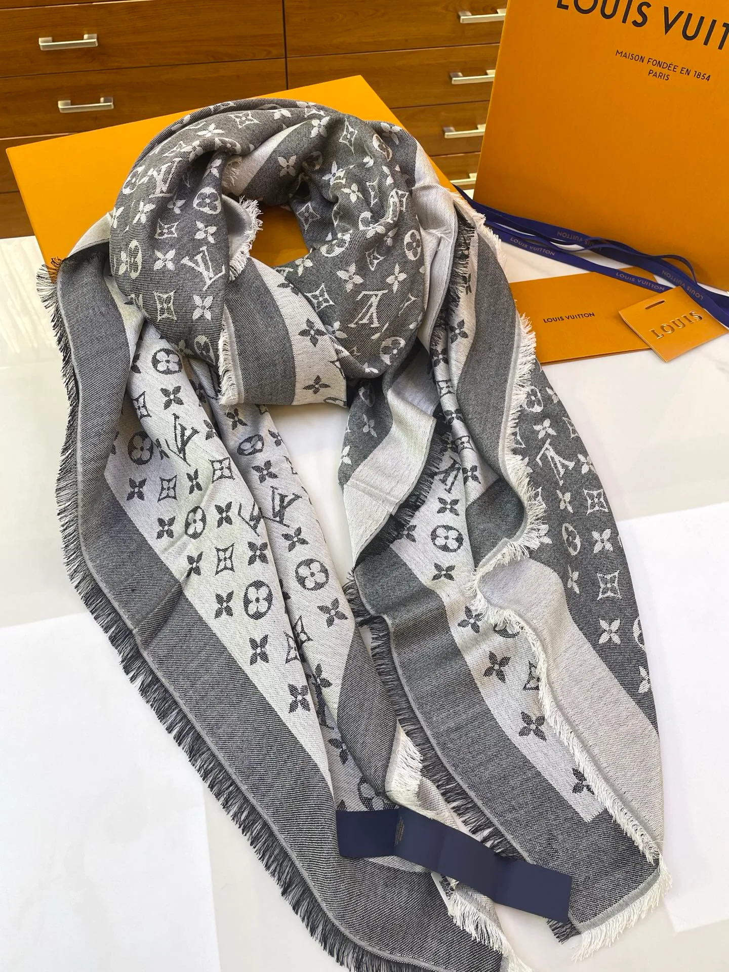 Шарфы Louis Vuitton 592361