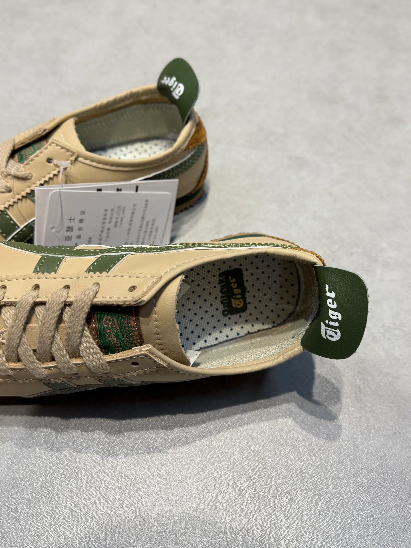 Кроссовки Женские Asics 18192628