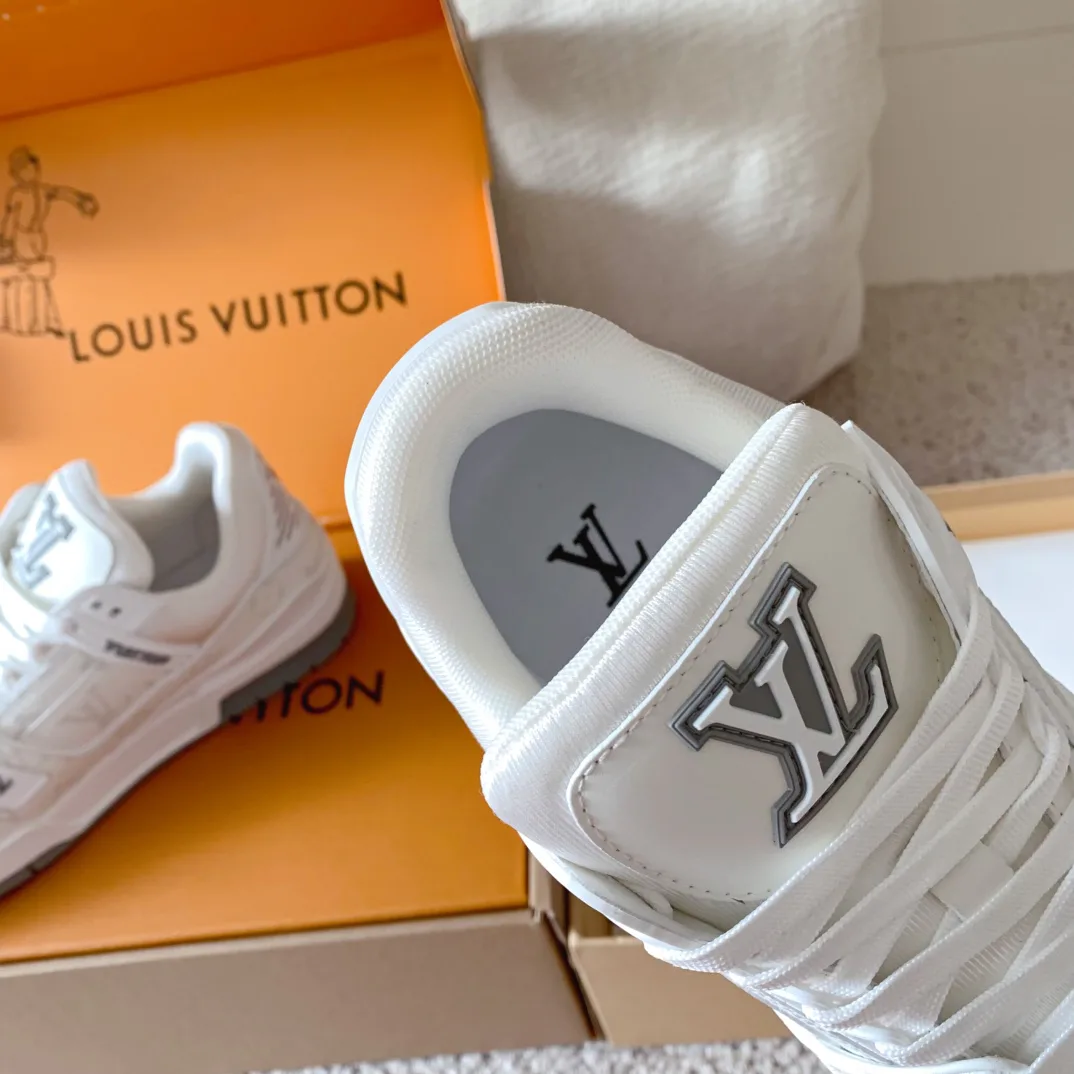 Кроссовки Женские Louis Vuitton 17963678