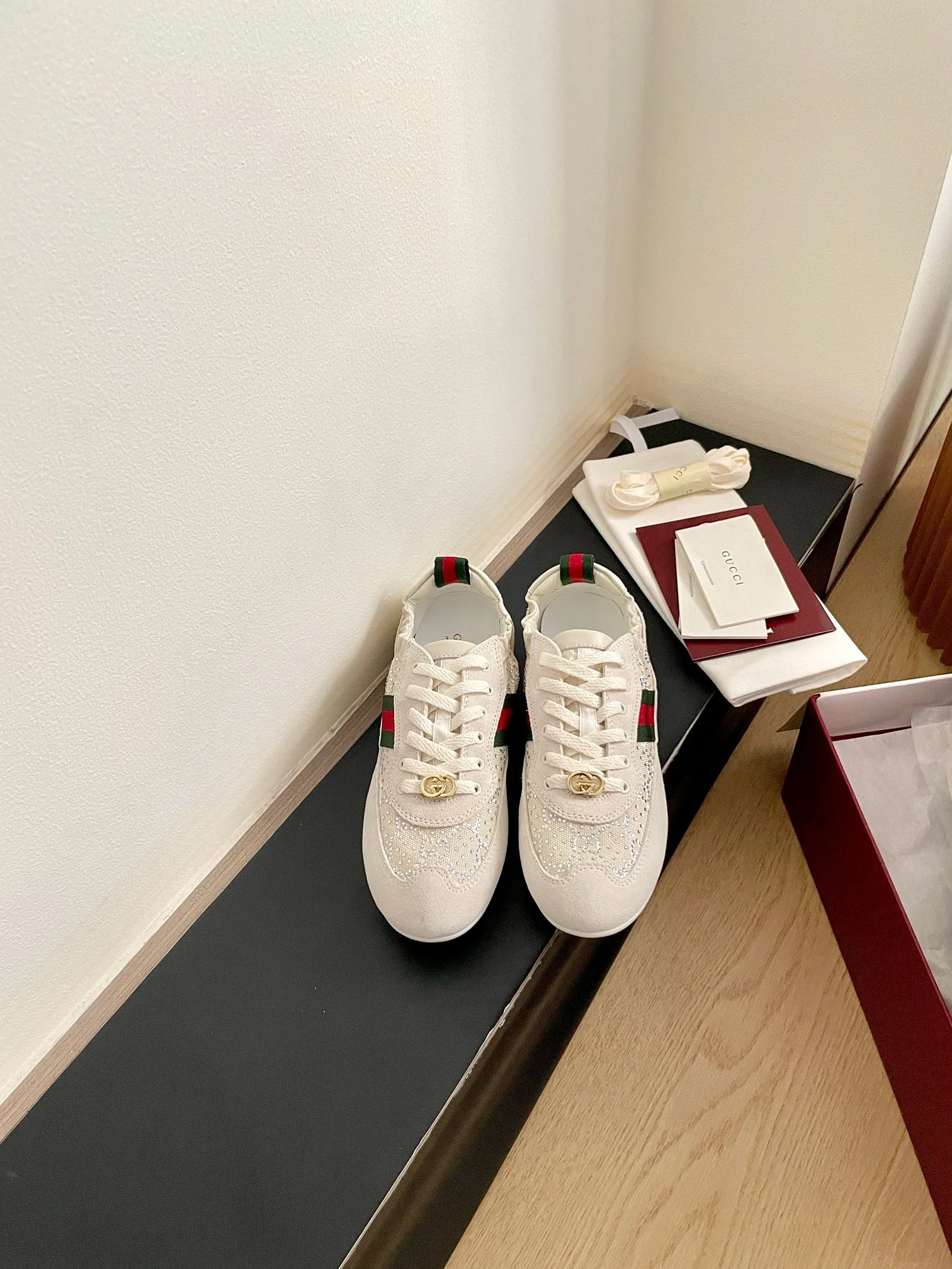 Кроссовки Женские Gucci 941868