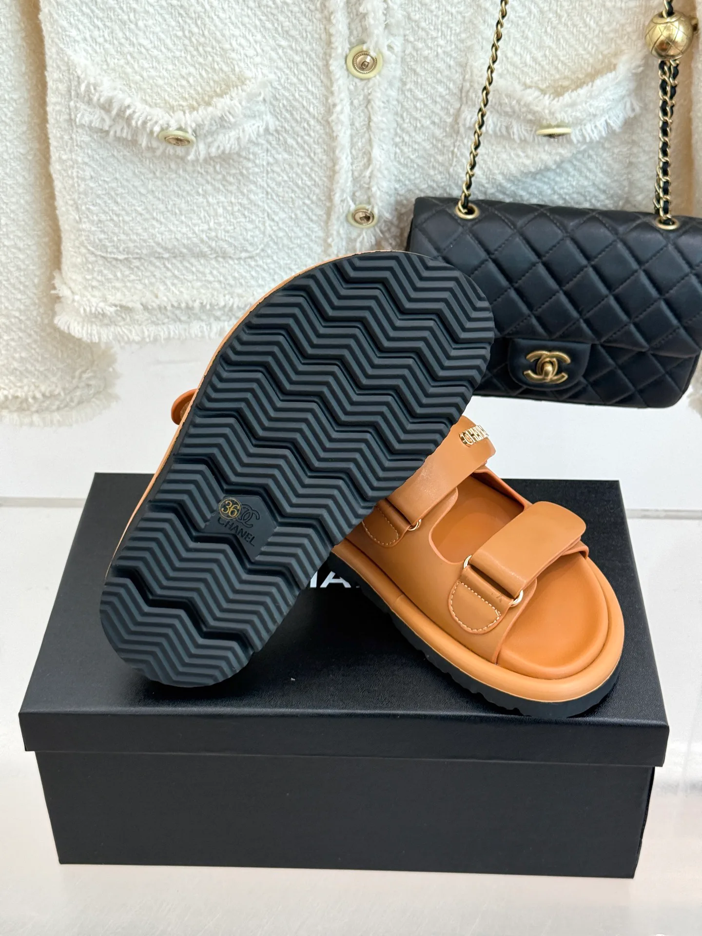 Шлепанцы Женские Chanel 11646696