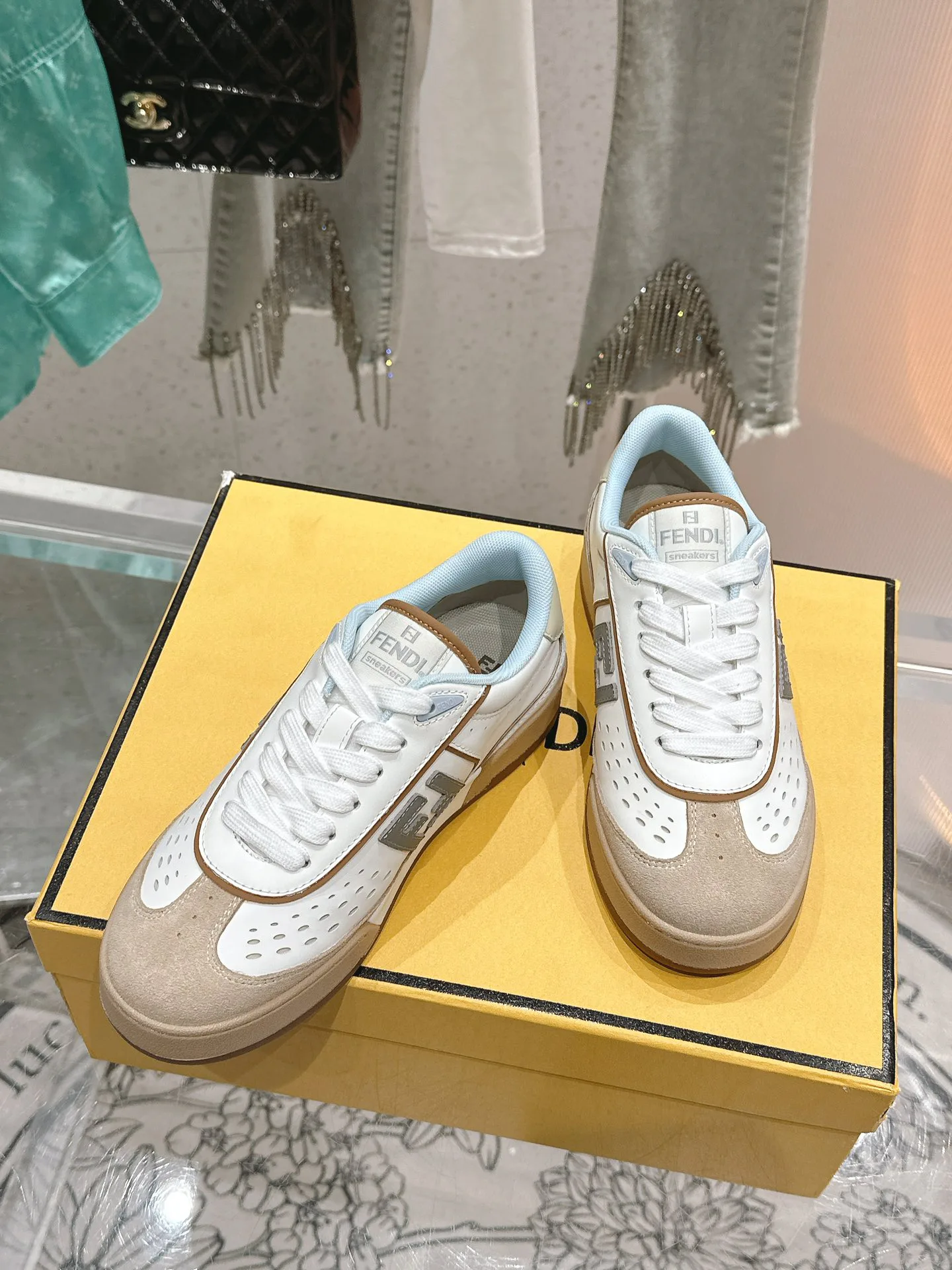 Кроссовки Женские Fendi 23635