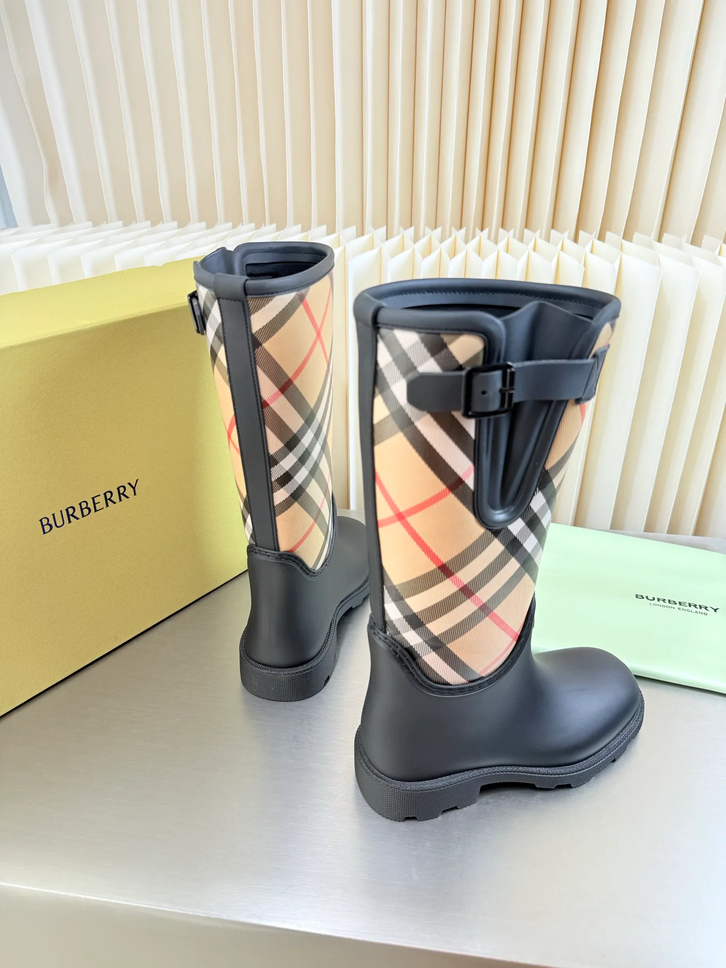 Сапоги Женские Burberry 18152392