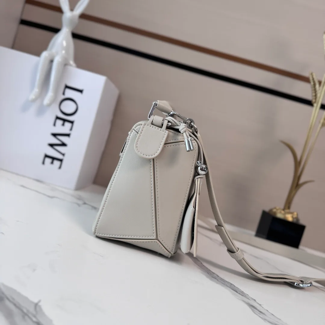 Классические Сумки Женские Loewe 11939083