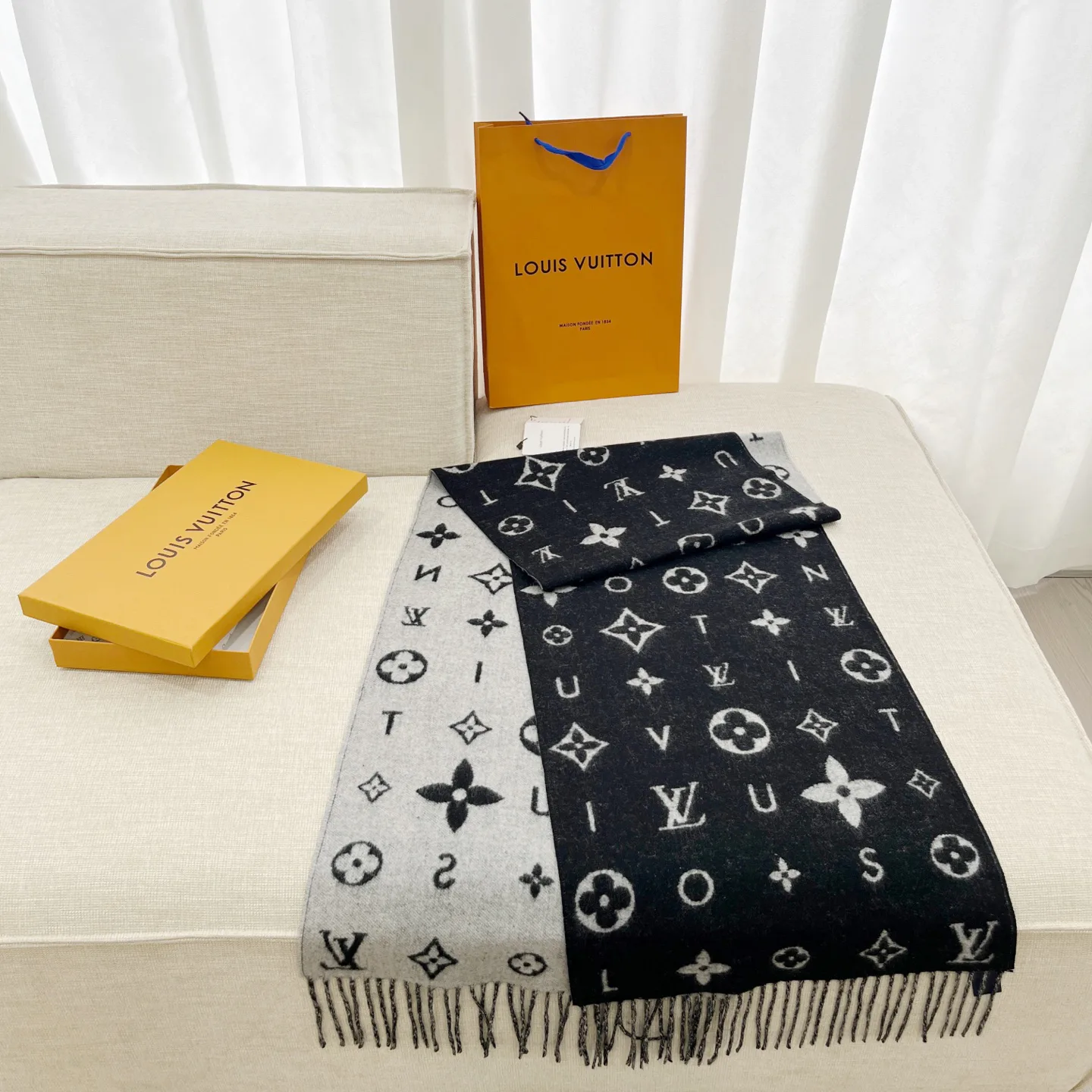 Шарфы Louis Vuitton 18261912