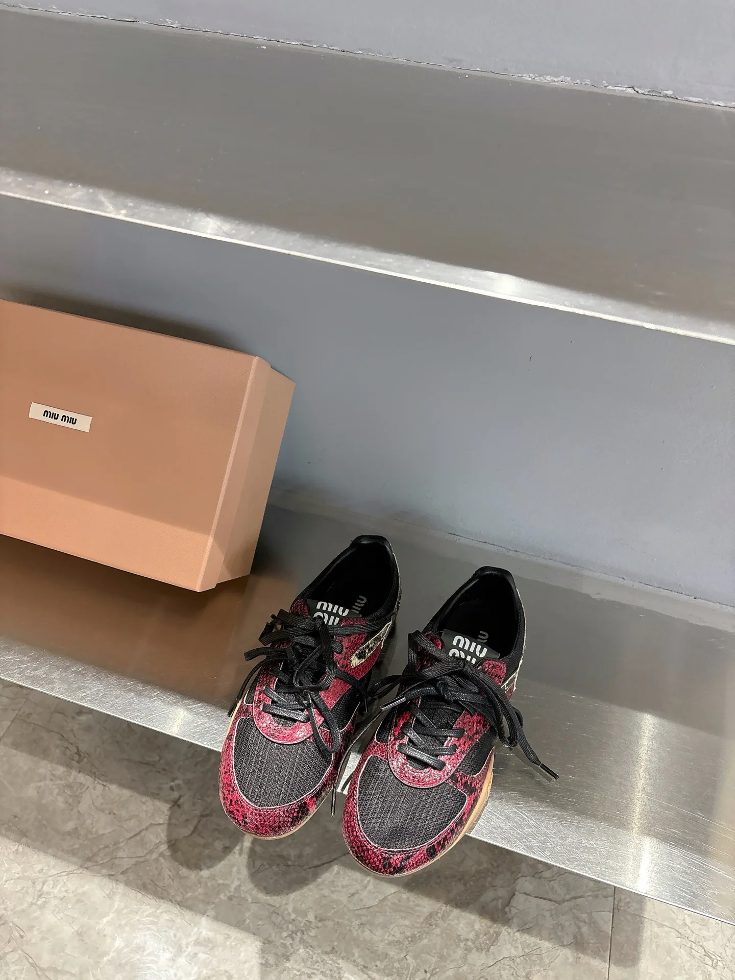 Кроссовки Женские Miu Miu 31043