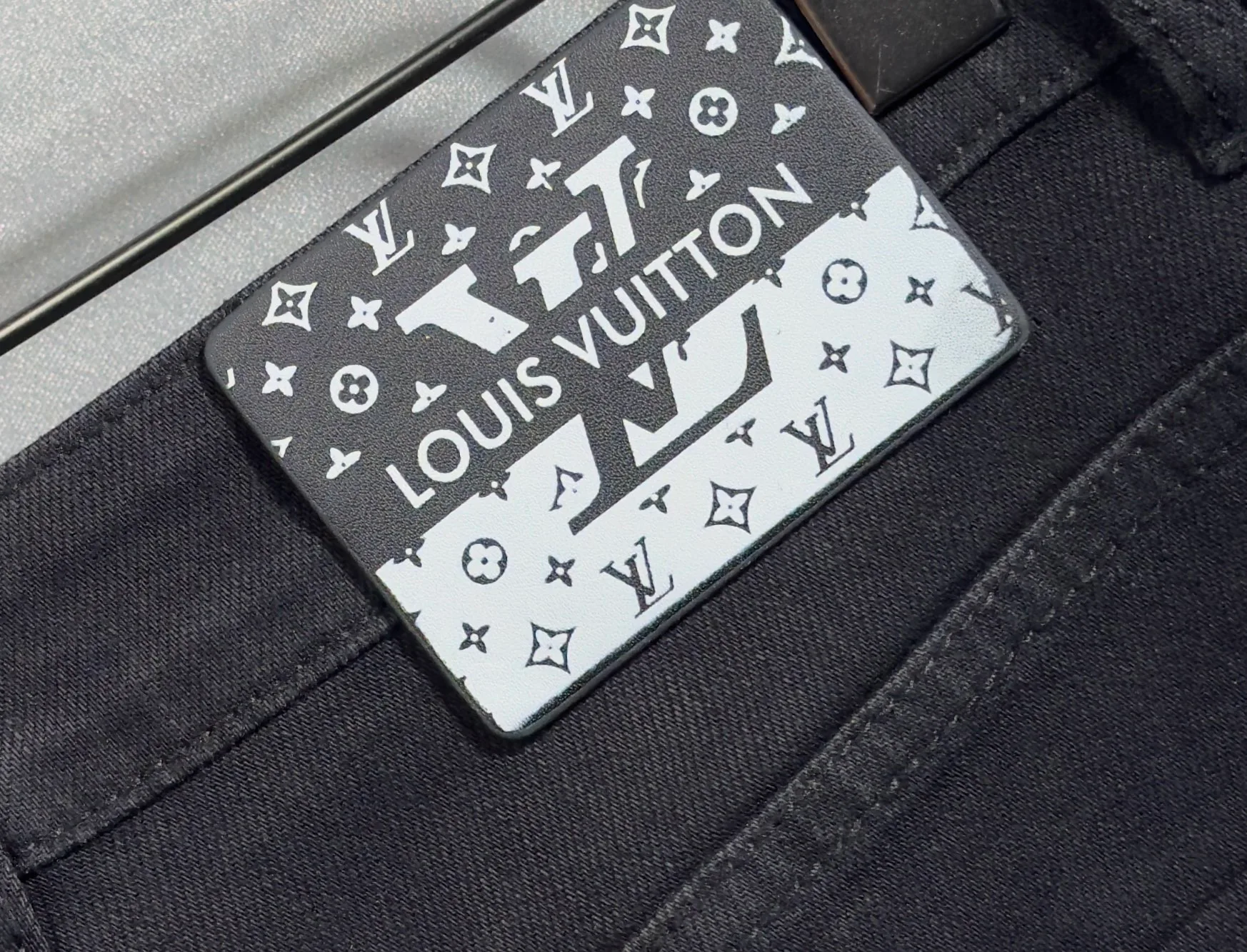 Джинсы Мужские Louis Vuitton 18098360