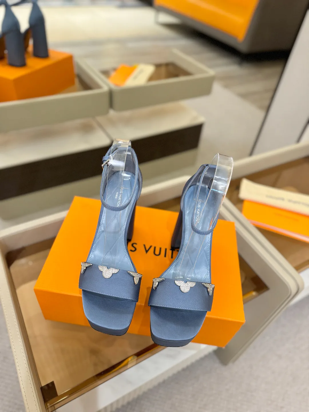 Босоножки Женские Louis Vuitton 10910183