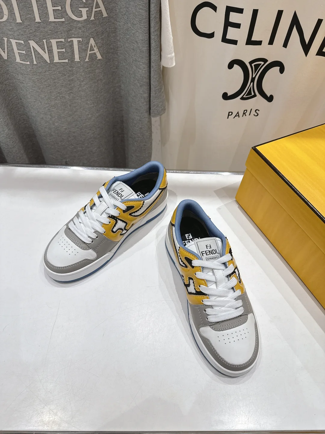 Кроссовки Женские Fendi 17908431