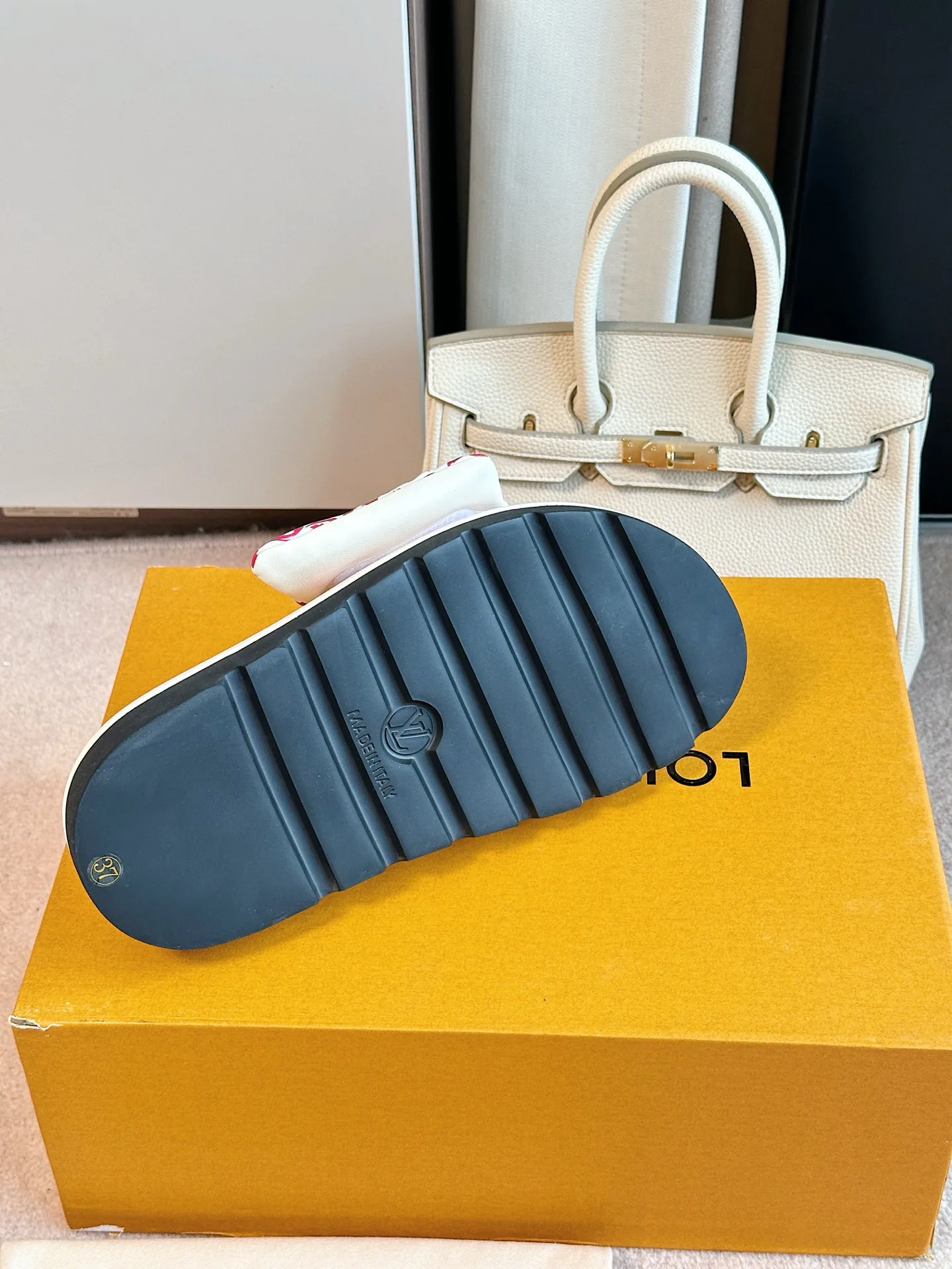 Шлепанцы Женские Louis Vuitton 14335150