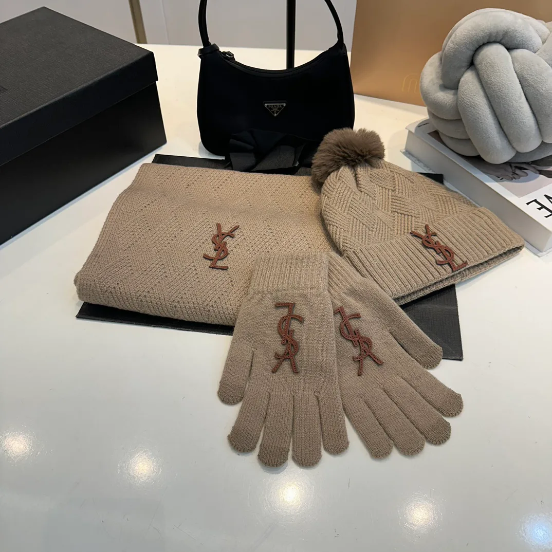 Головные Уборы Saint Laurent 420600