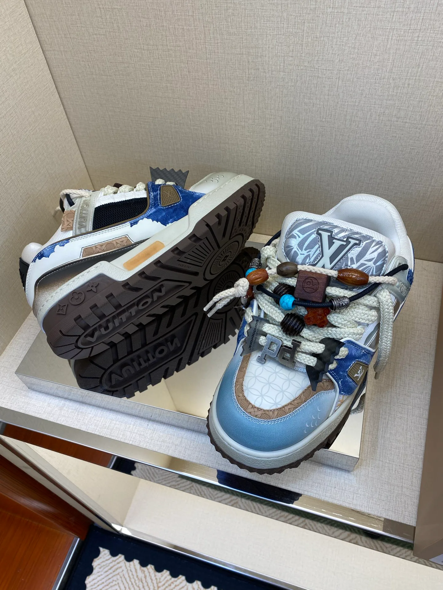 Кроссовки Женские Louis Vuitton 20083979
