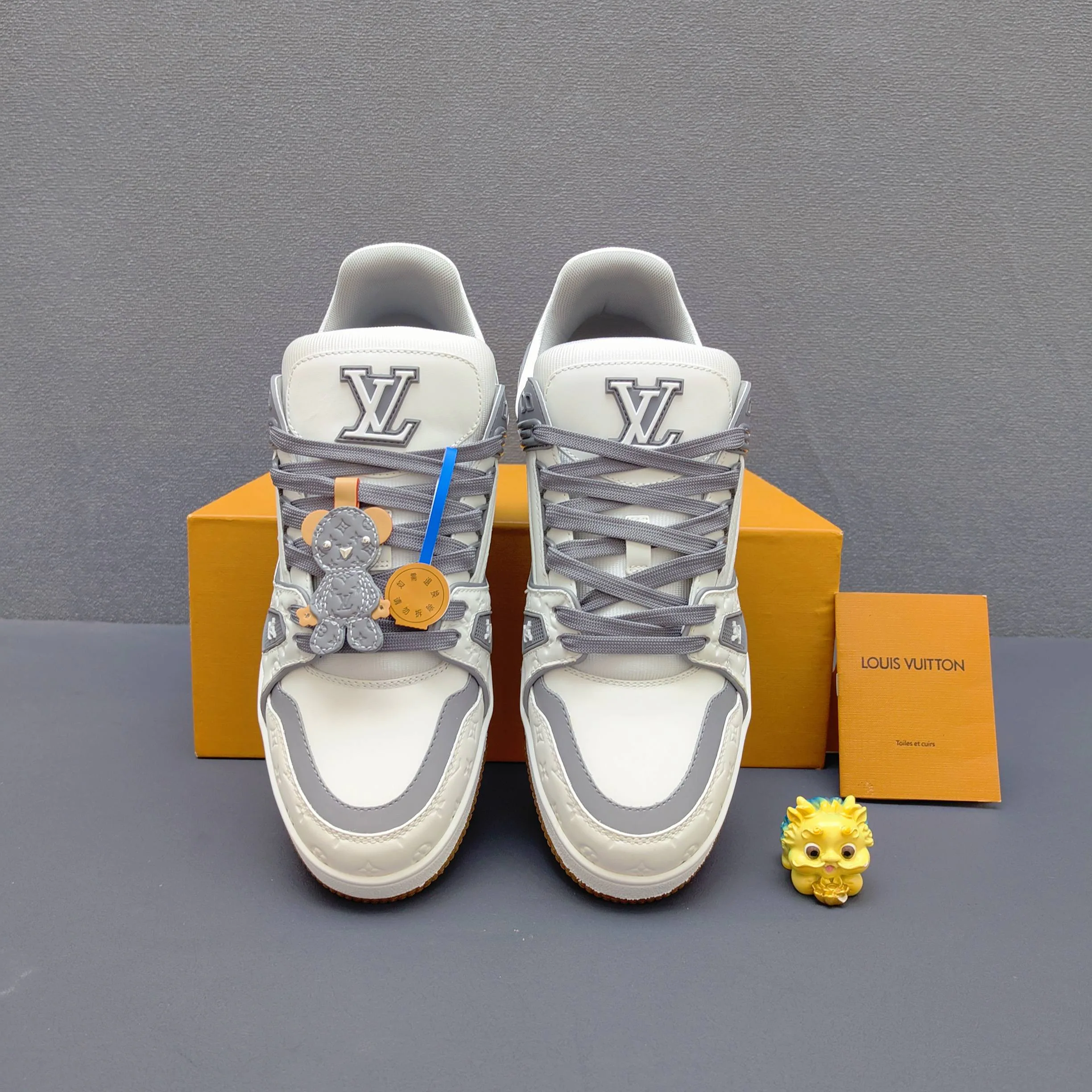 Кроссовки Женские Louis Vuitton 17725112