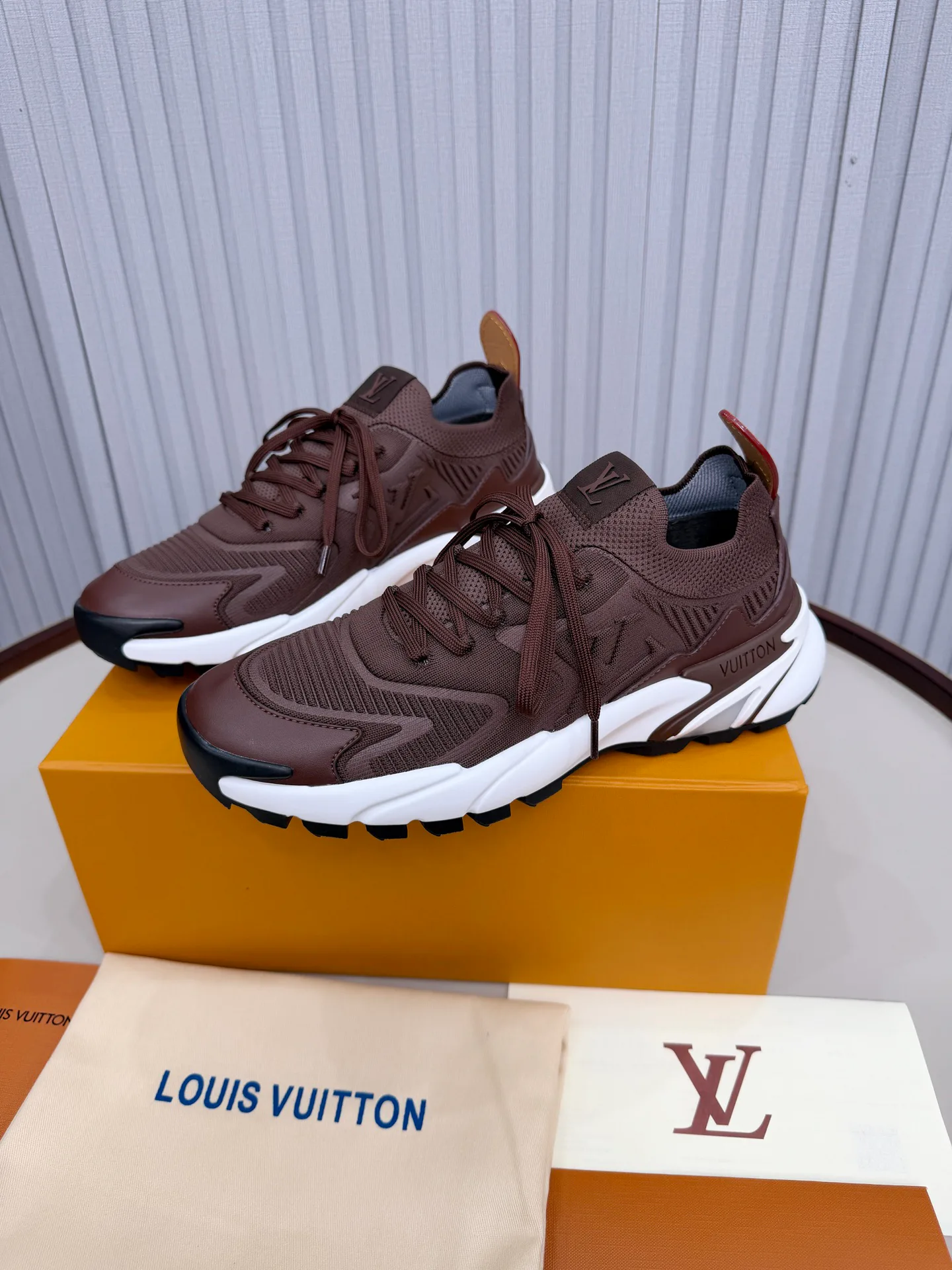 Кроссовки Мужские Louis Vuitton 550824