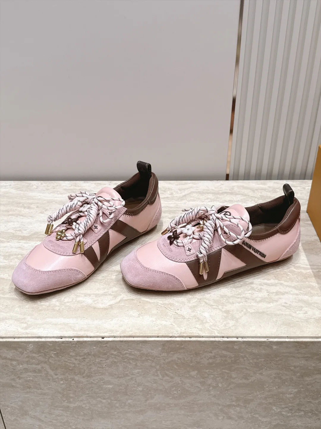 Кроссовки Женские Louis Vuitton 18091987