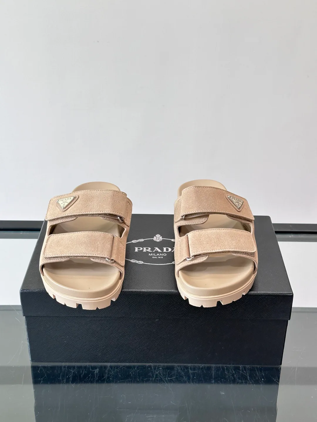 Шлепанцы Женские Prada 17689185