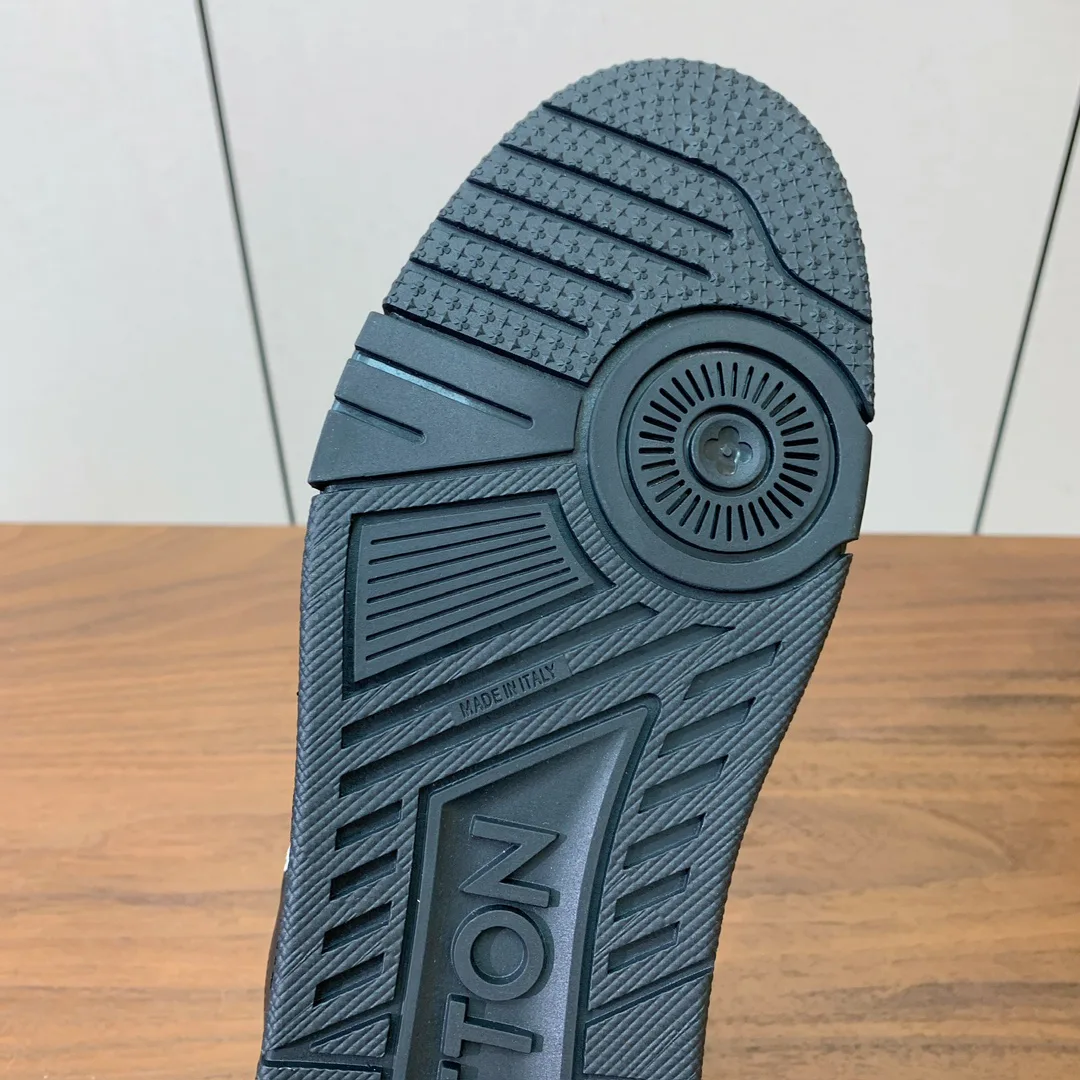 Кроссовки Женские Louis Vuitton 10236167