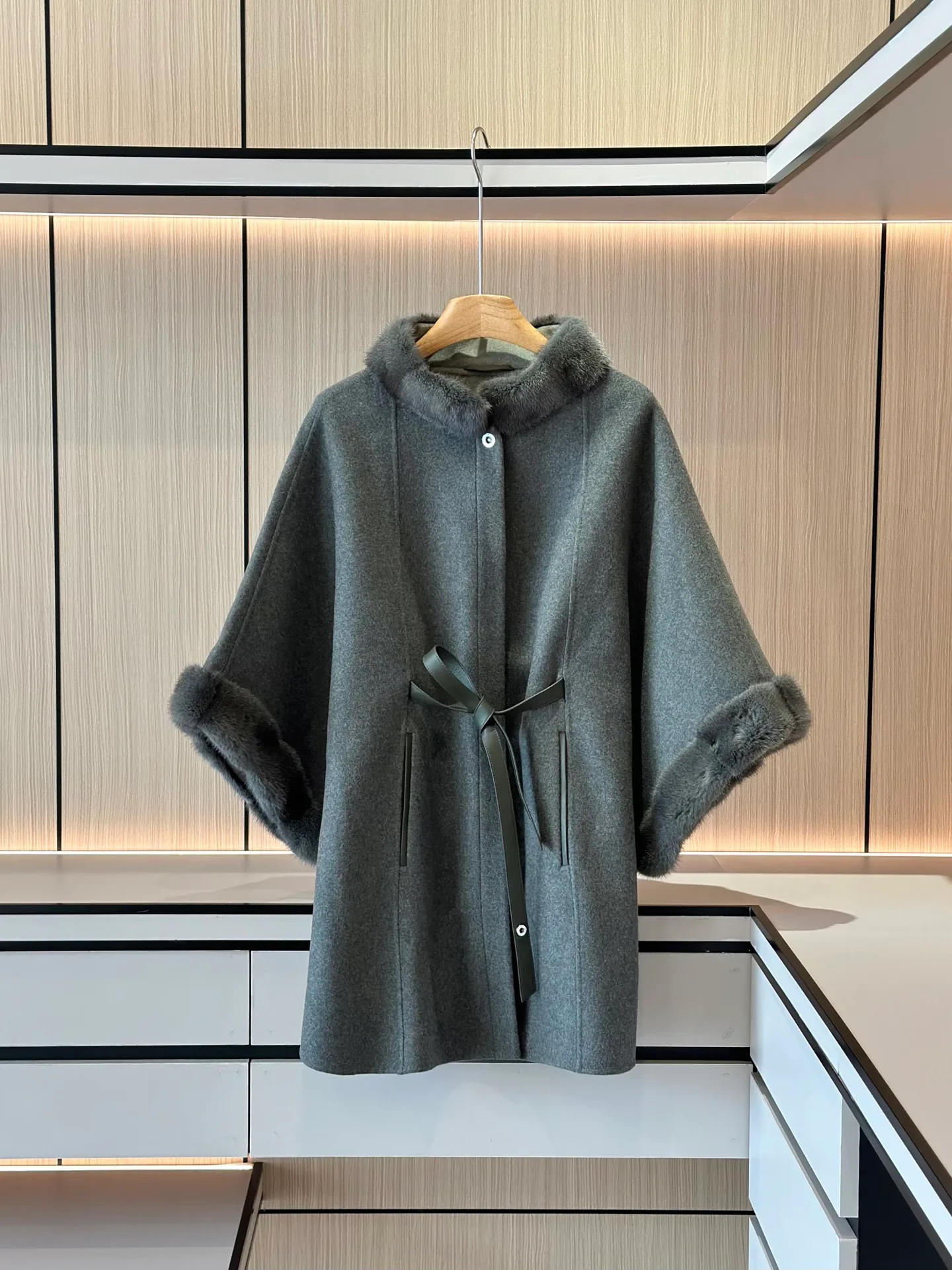 Пальто Женские Loro Piana 18197606