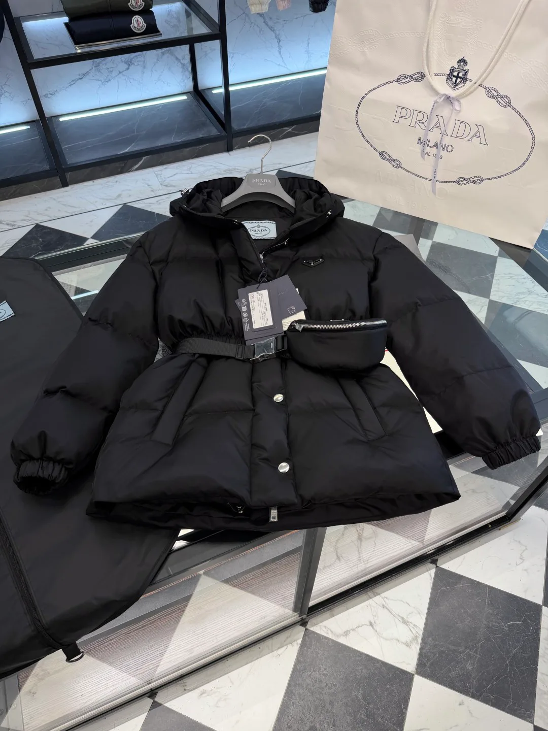 Куртки И Пуховики Женские Prada 17912486