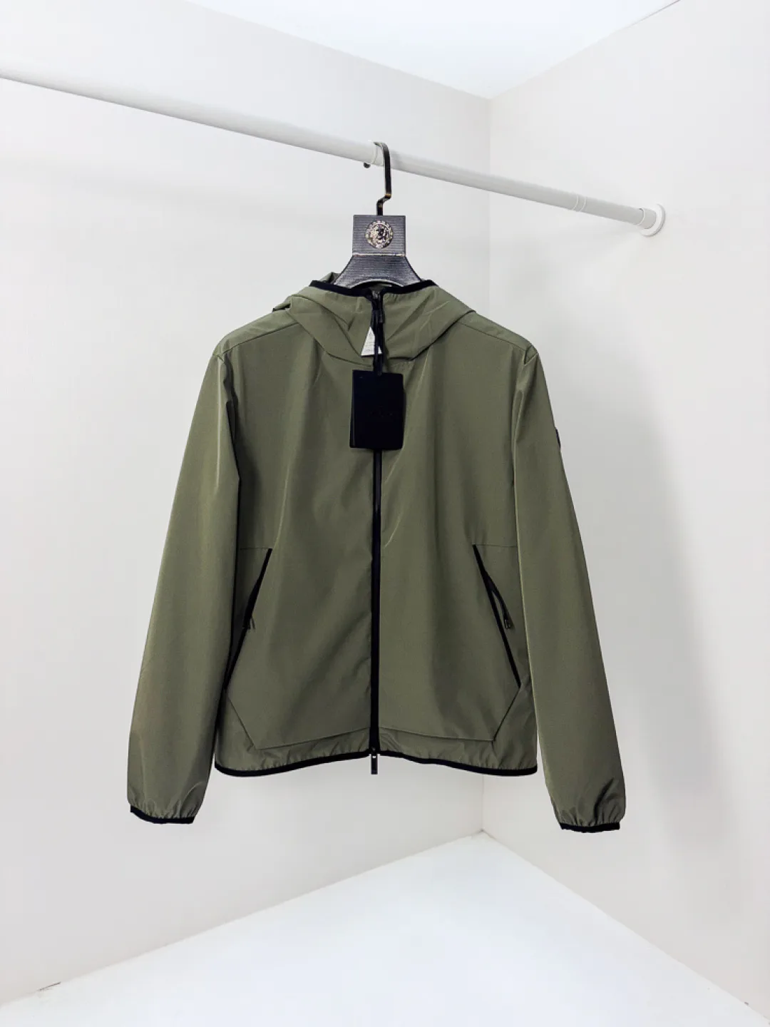 Куртки И Пуховики Мужские Moncler 11708810