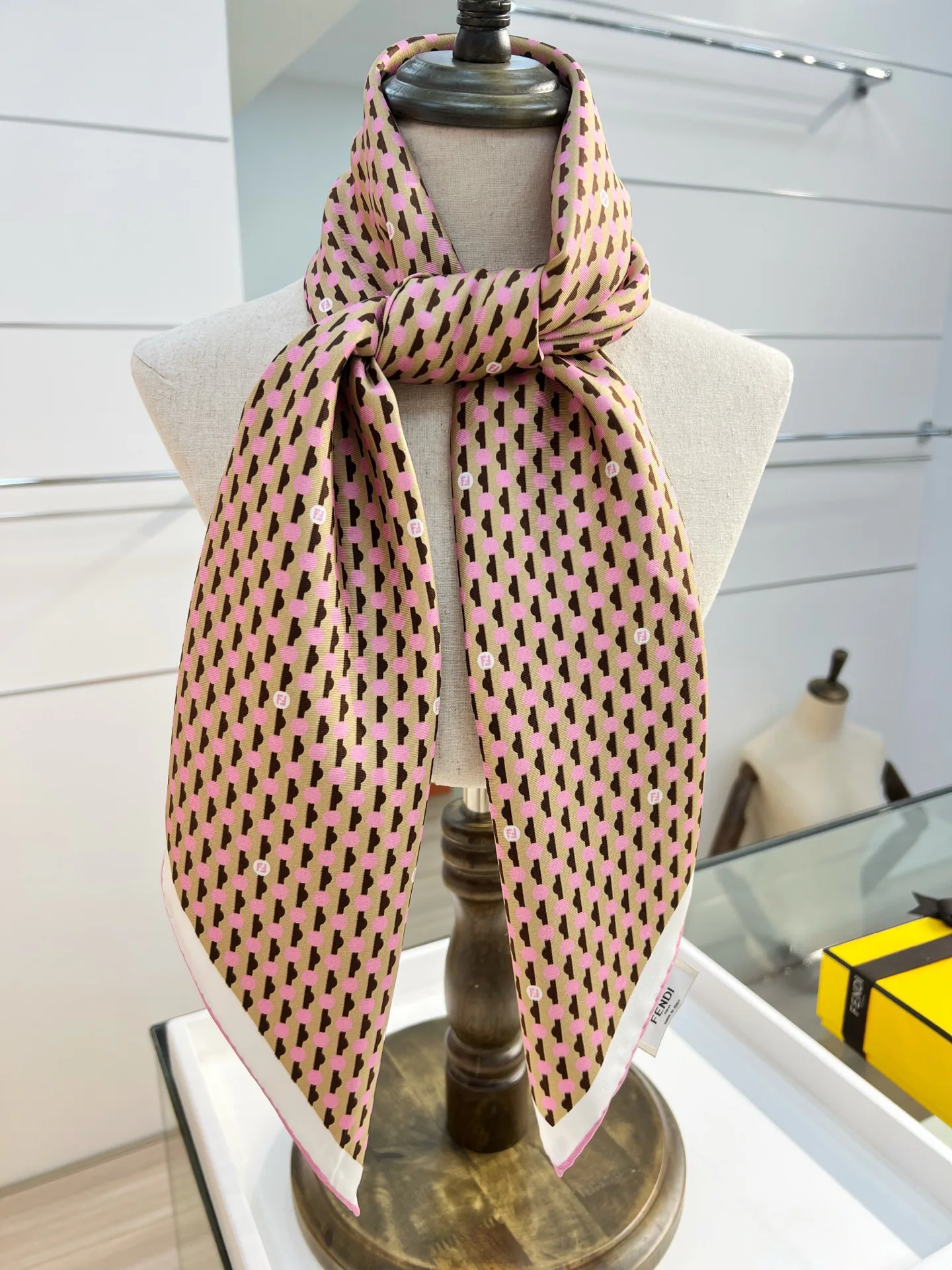 Шарфы Fendi 11394240