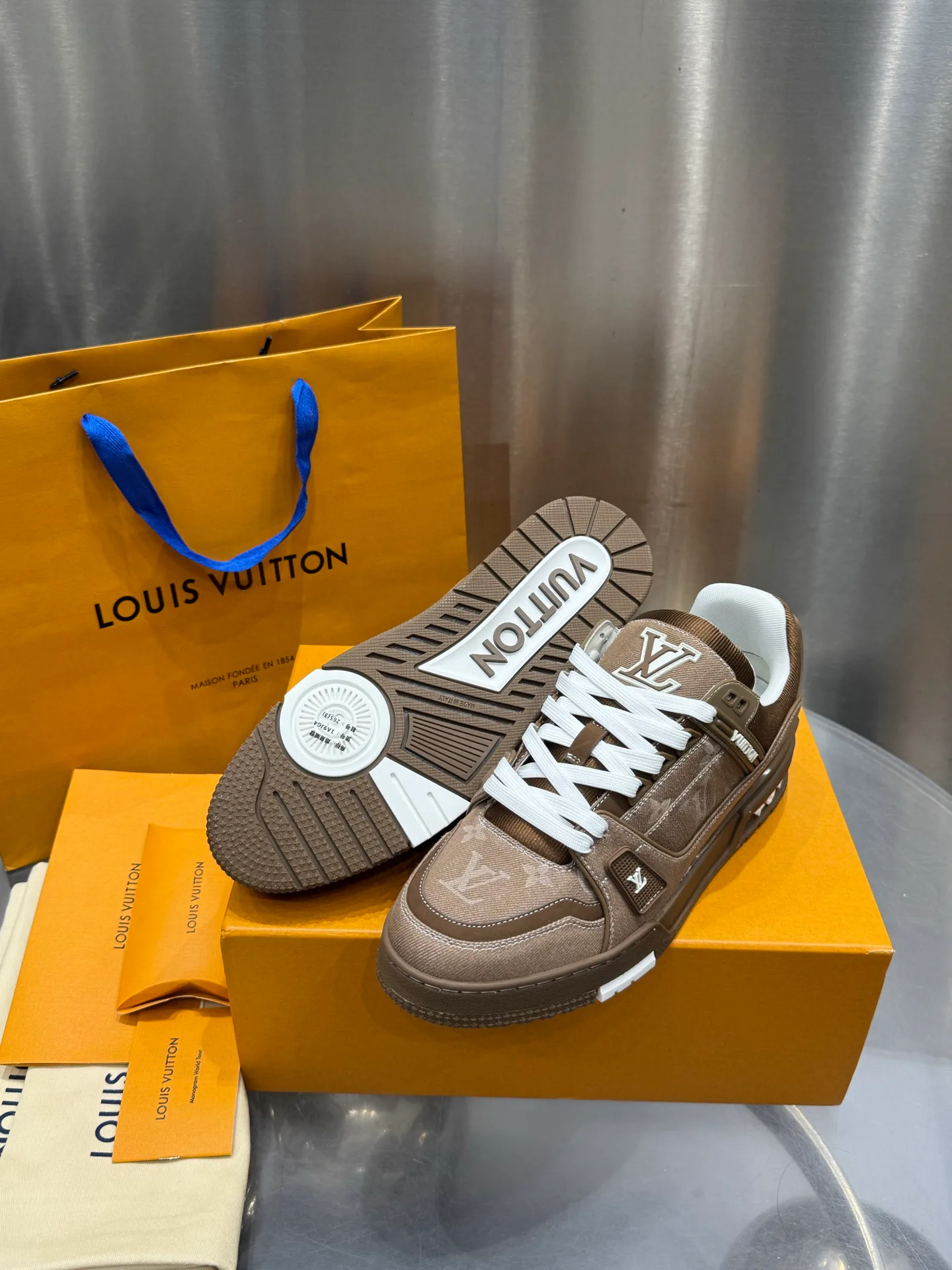 Кроссовки Женские Louis Vuitton 19073341