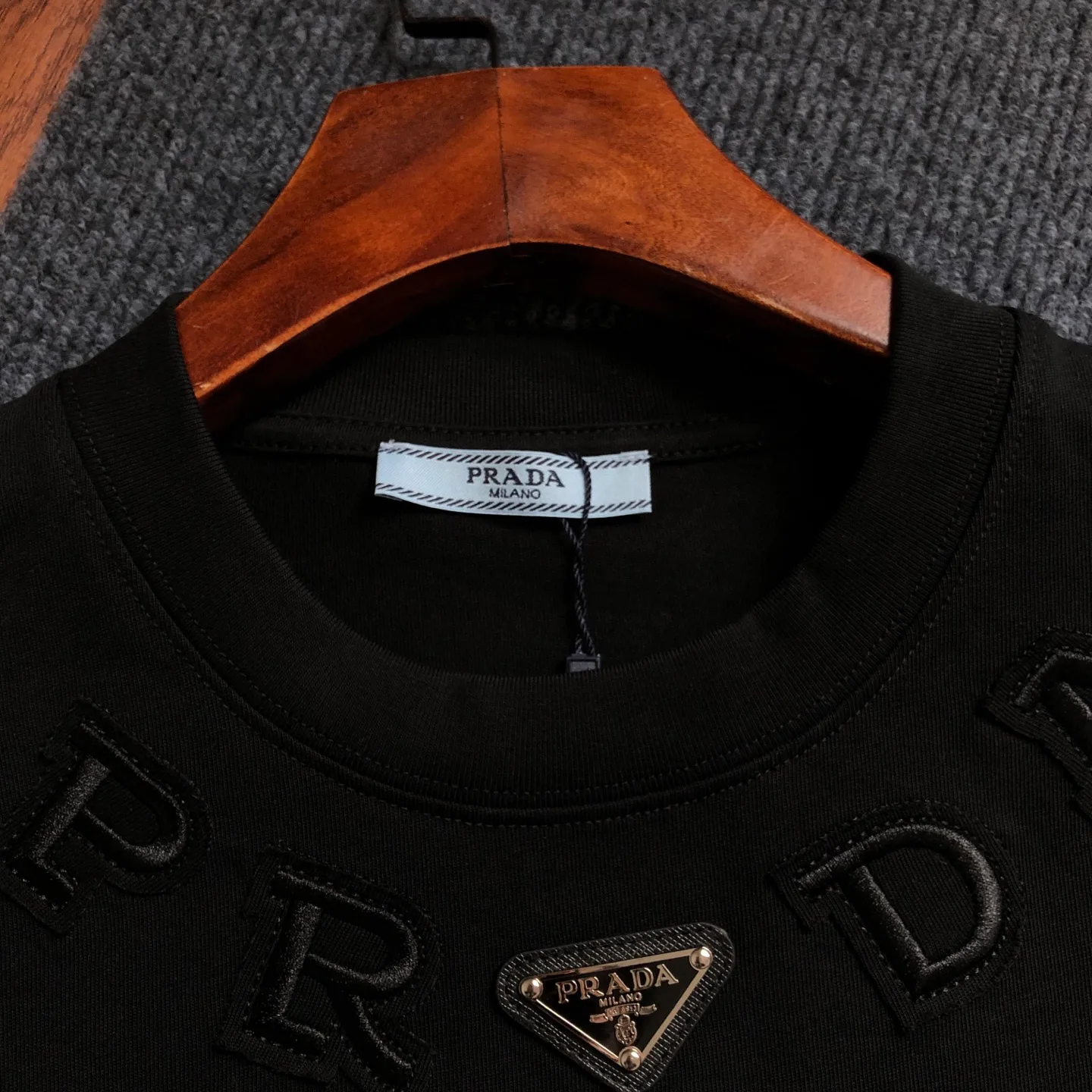 Футболки Женские Prada 10542499