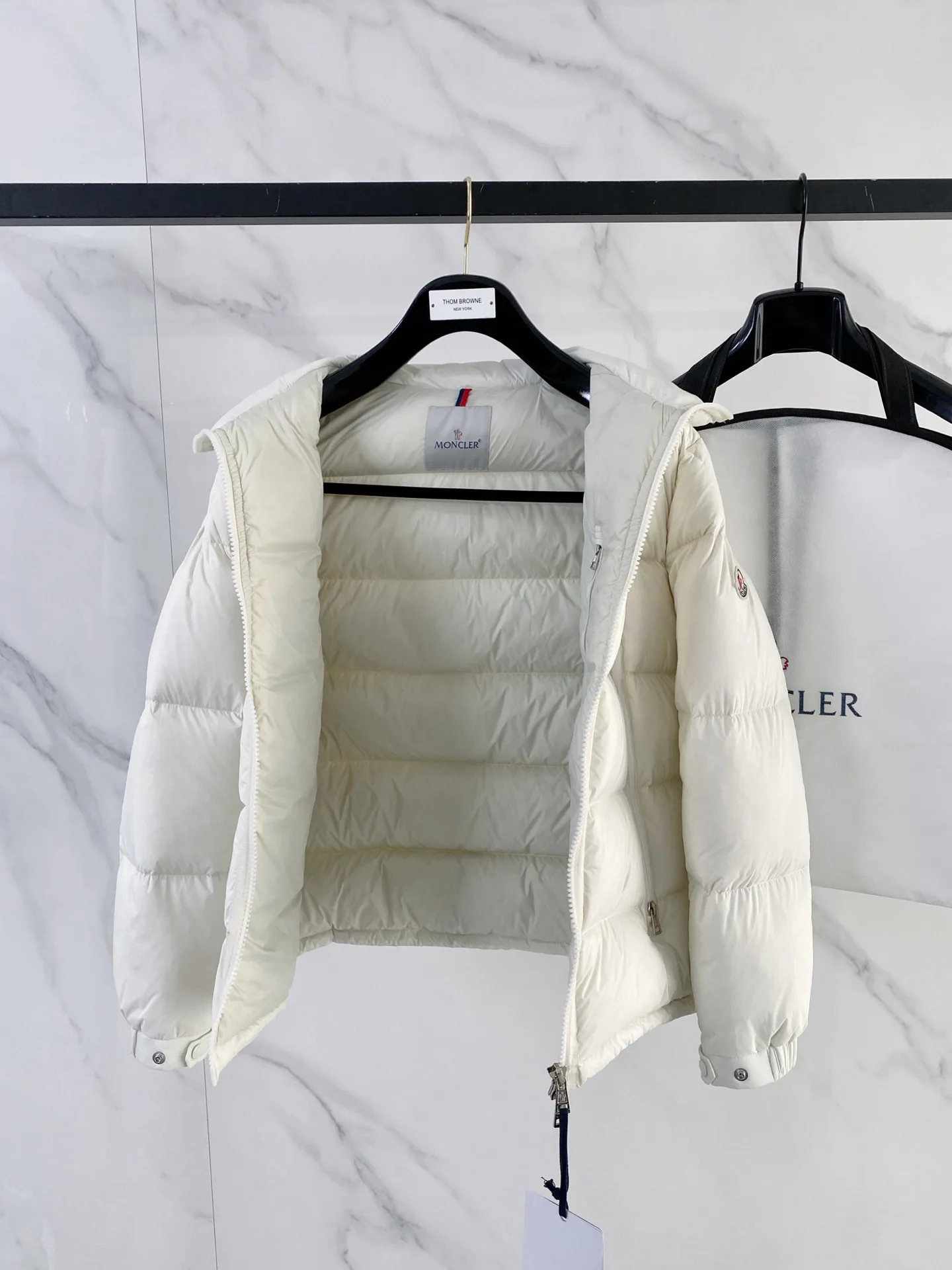Куртки И Пуховики Мужские Moncler 382020