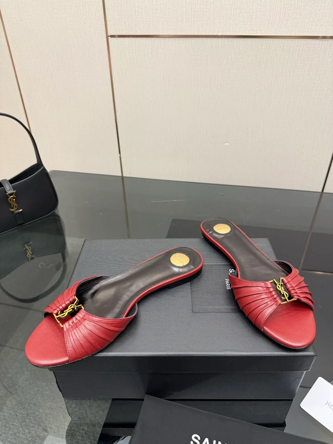 Шлепанцы Женские Saint Laurent 11682311