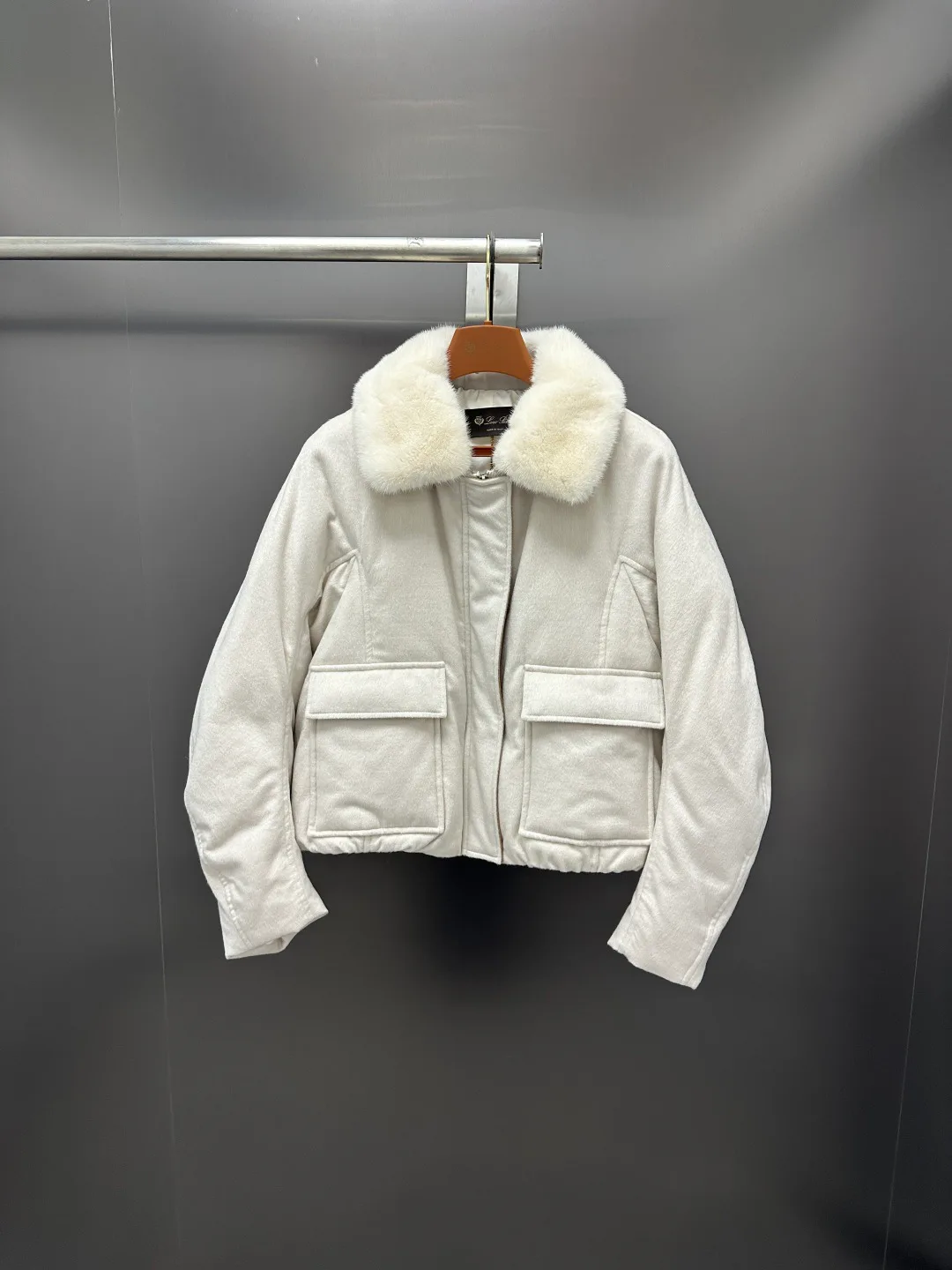 Куртки И Пуховики Женские Loro Piana 18702456