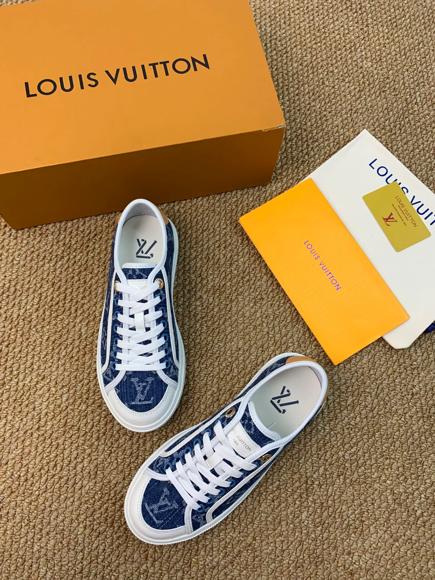 Кроссовки Женские Louis Vuitton 17545203