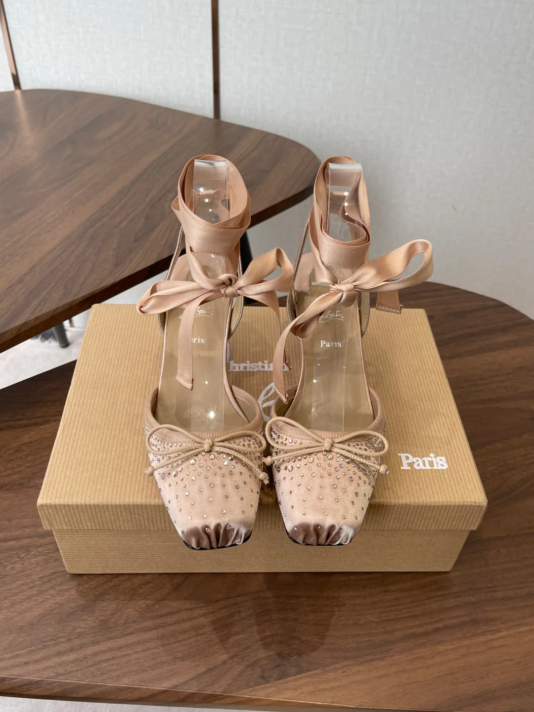 Босоножки Женские Christian Louboutin 11966290