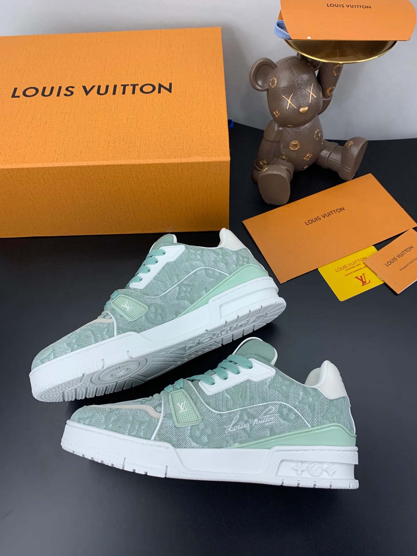 Кроссовки Женские Louis Vuitton 17545277