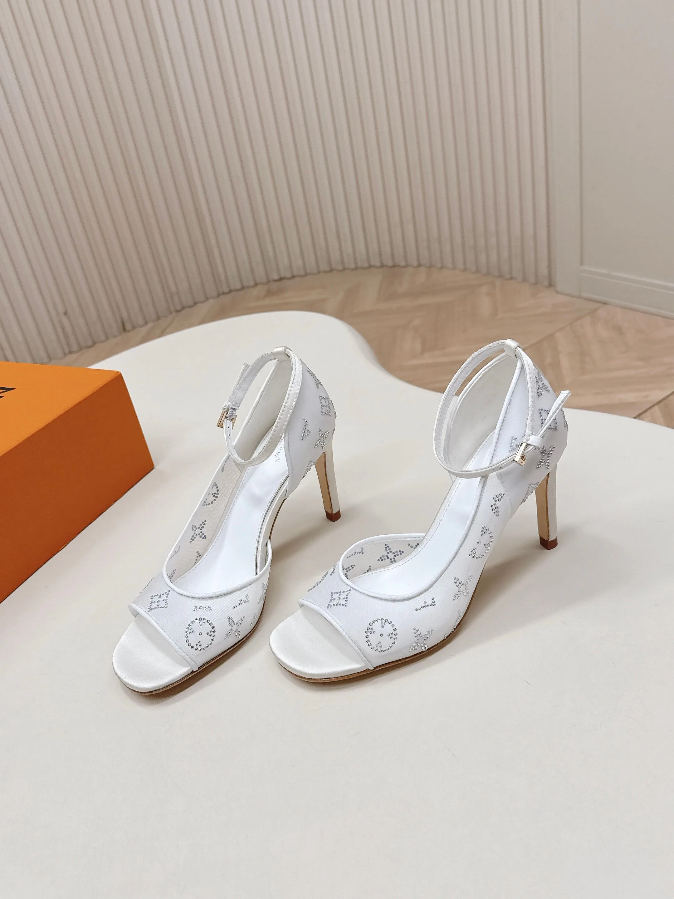 Босоножки Женские Louis Vuitton 11545452