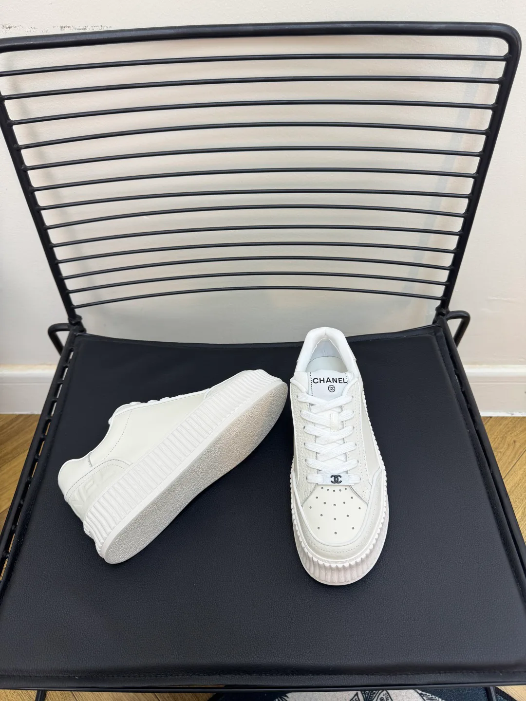 Кроссовки Женские Chanel 18025563