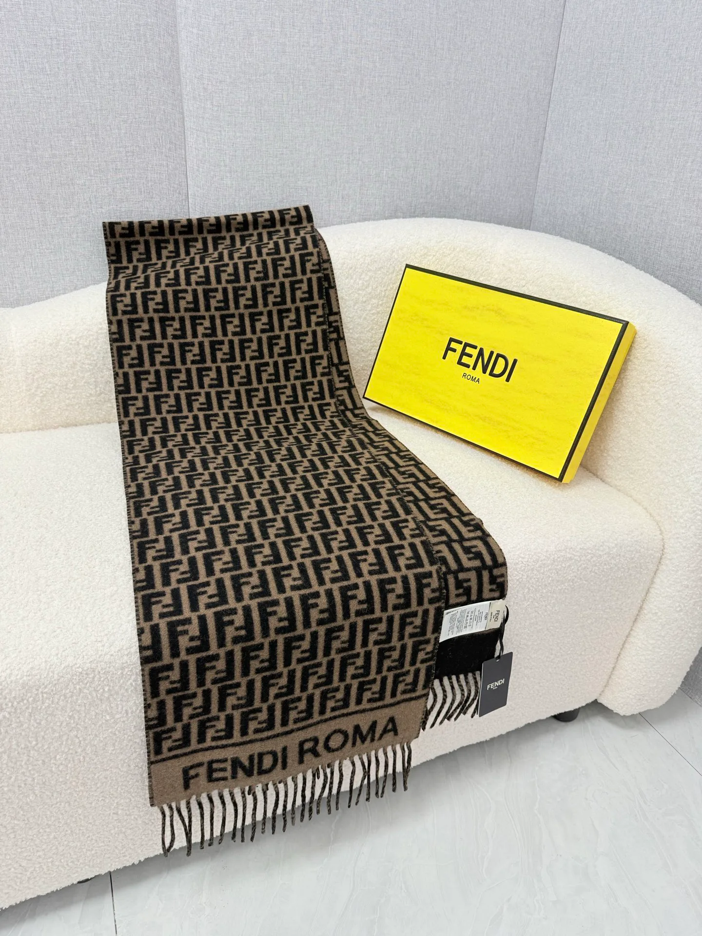 Шарфы Fendi 18003372