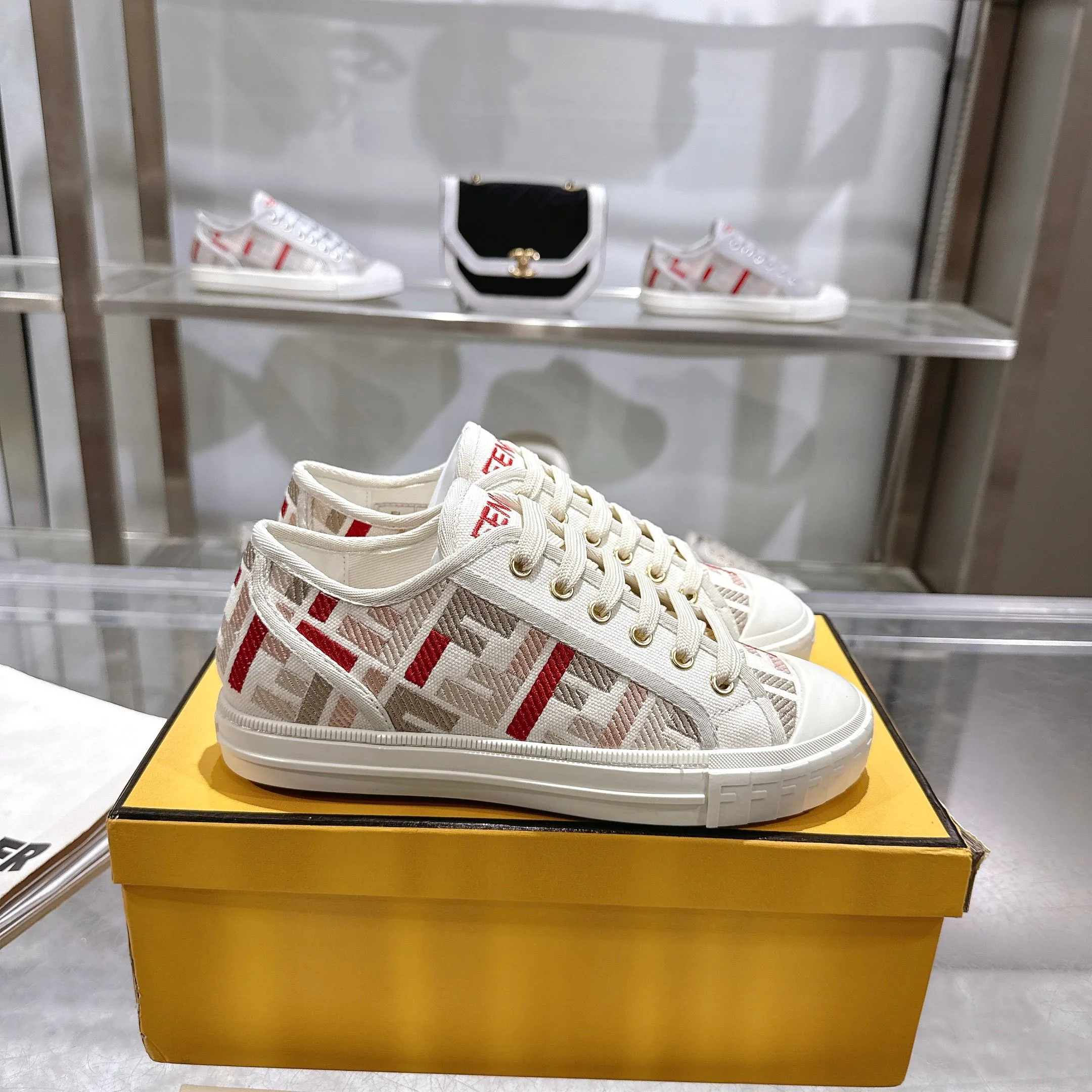Кроссовки Женские Fendi 12865167
