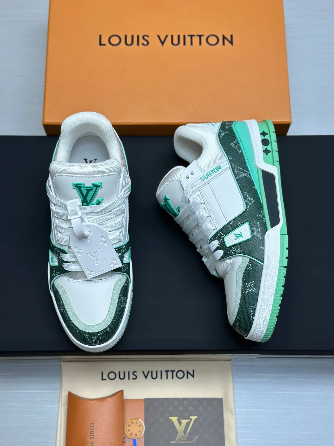 Кроссовки Женские Louis Vuitton 10646382