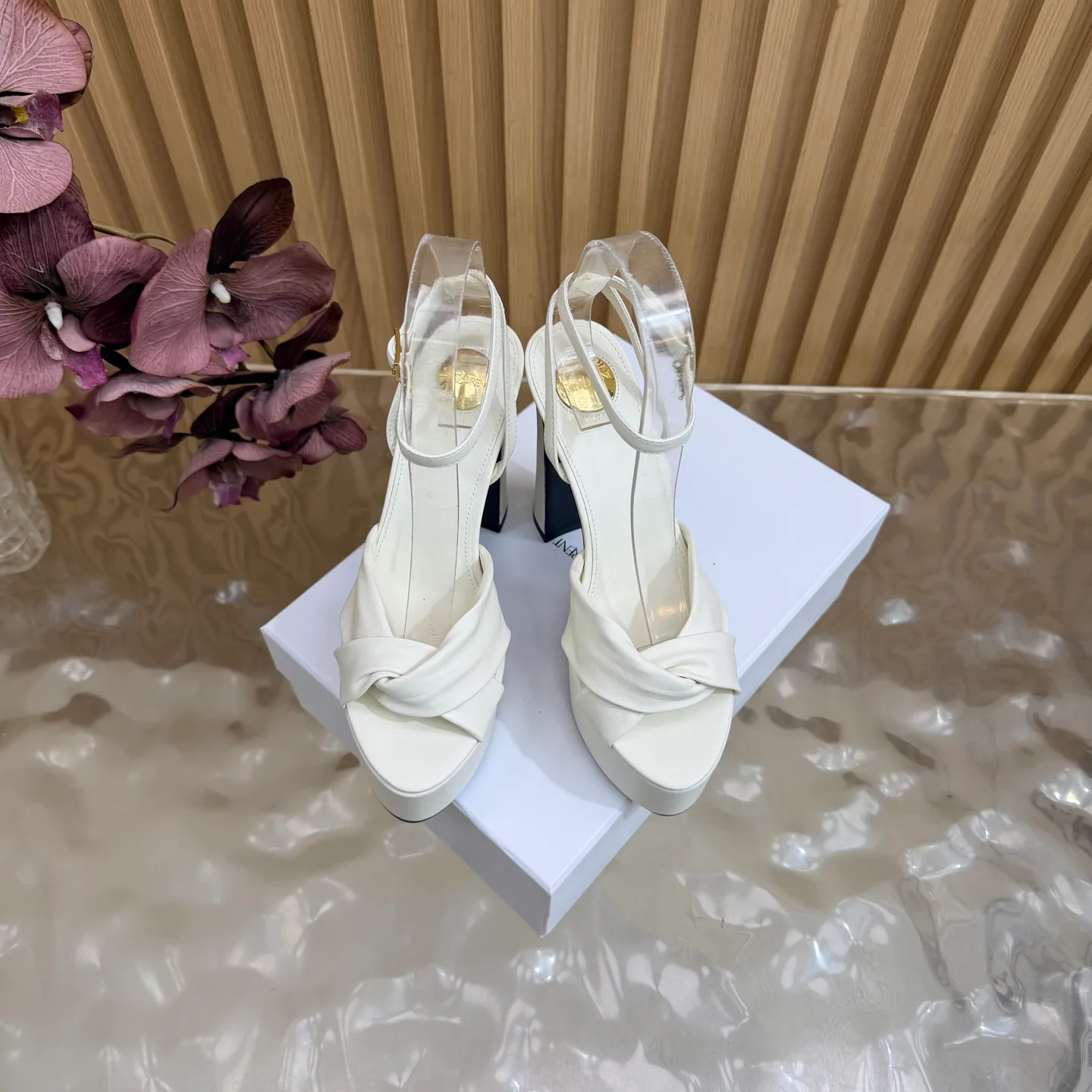 Босоножки Женские Saint Laurent 18235640