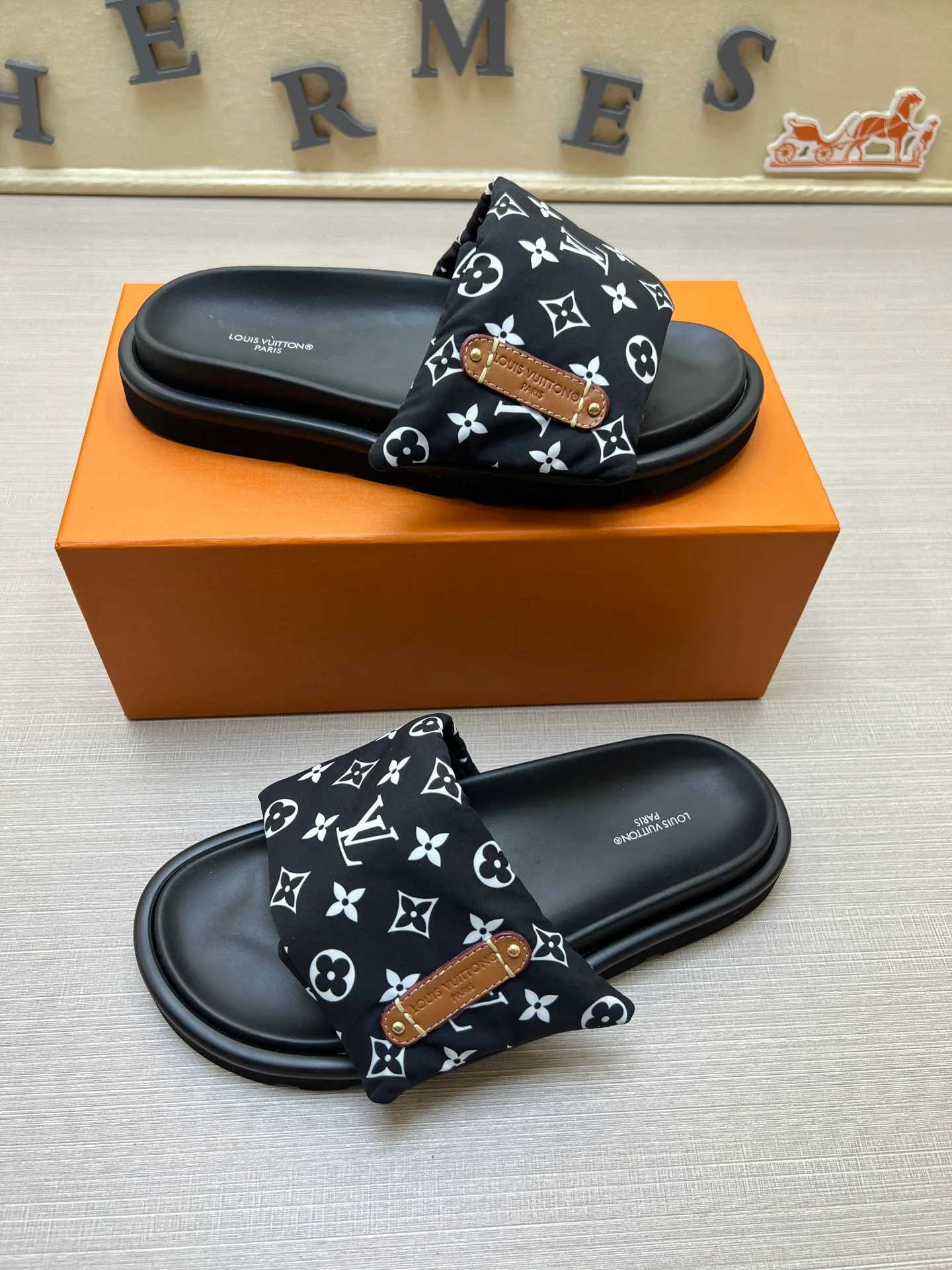 Шлепанцы Женские Louis Vuitton 9801566