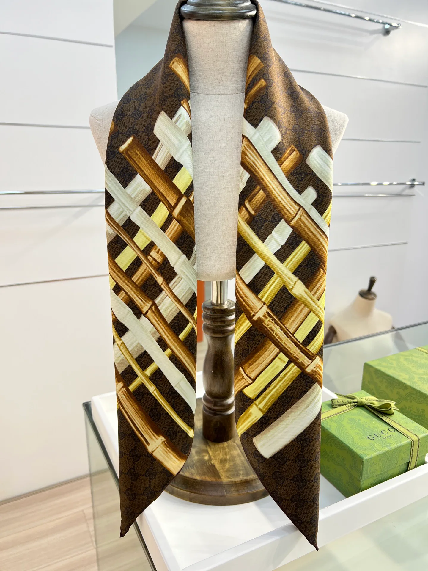 Платки Gucci 807695