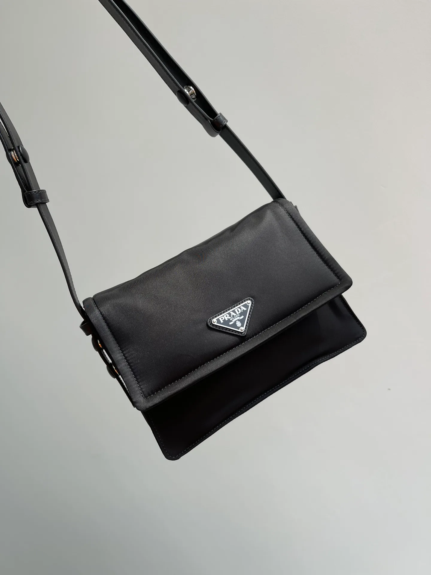 Сумки На Ремне Женские Prada 11910752
