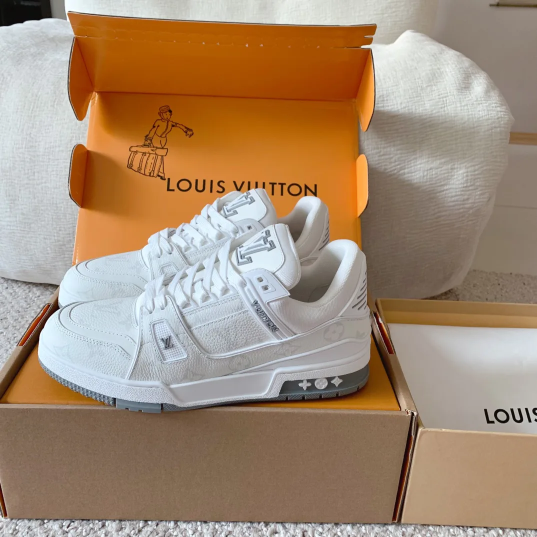 Кроссовки Женские Louis Vuitton 17963678