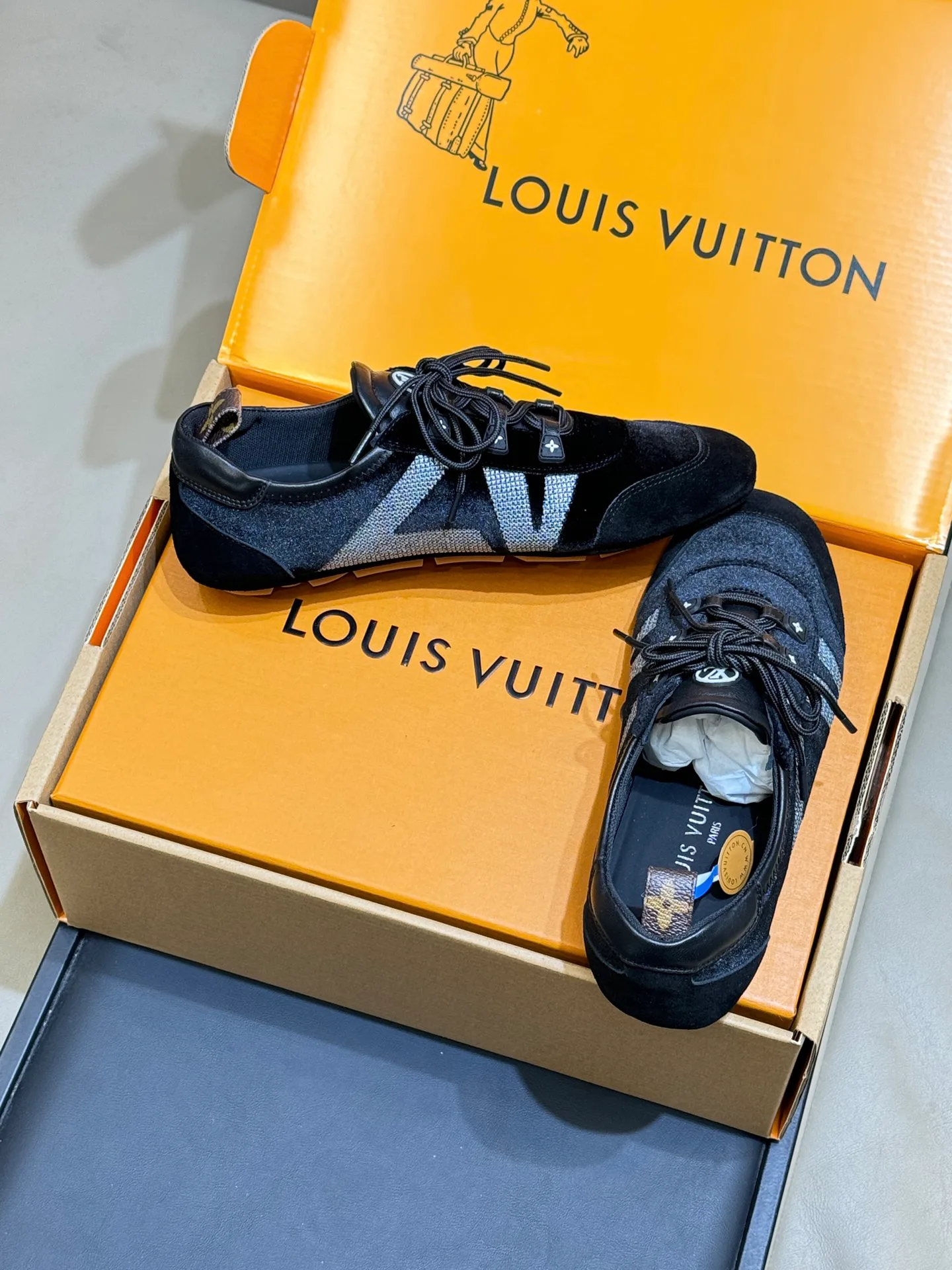 Кроссовки Женские Louis Vuitton 2768330