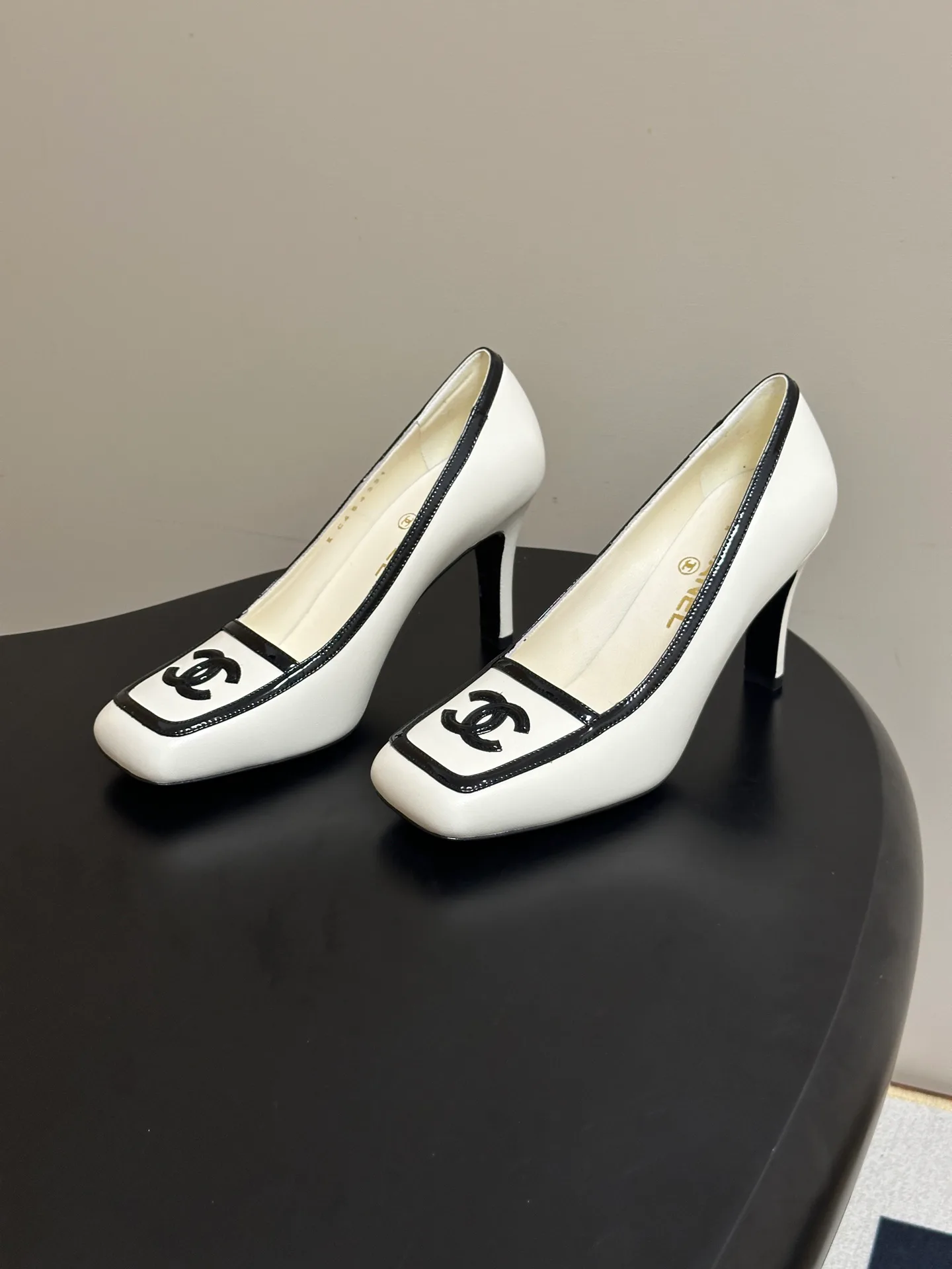 Туфли Женские Chanel 18049713