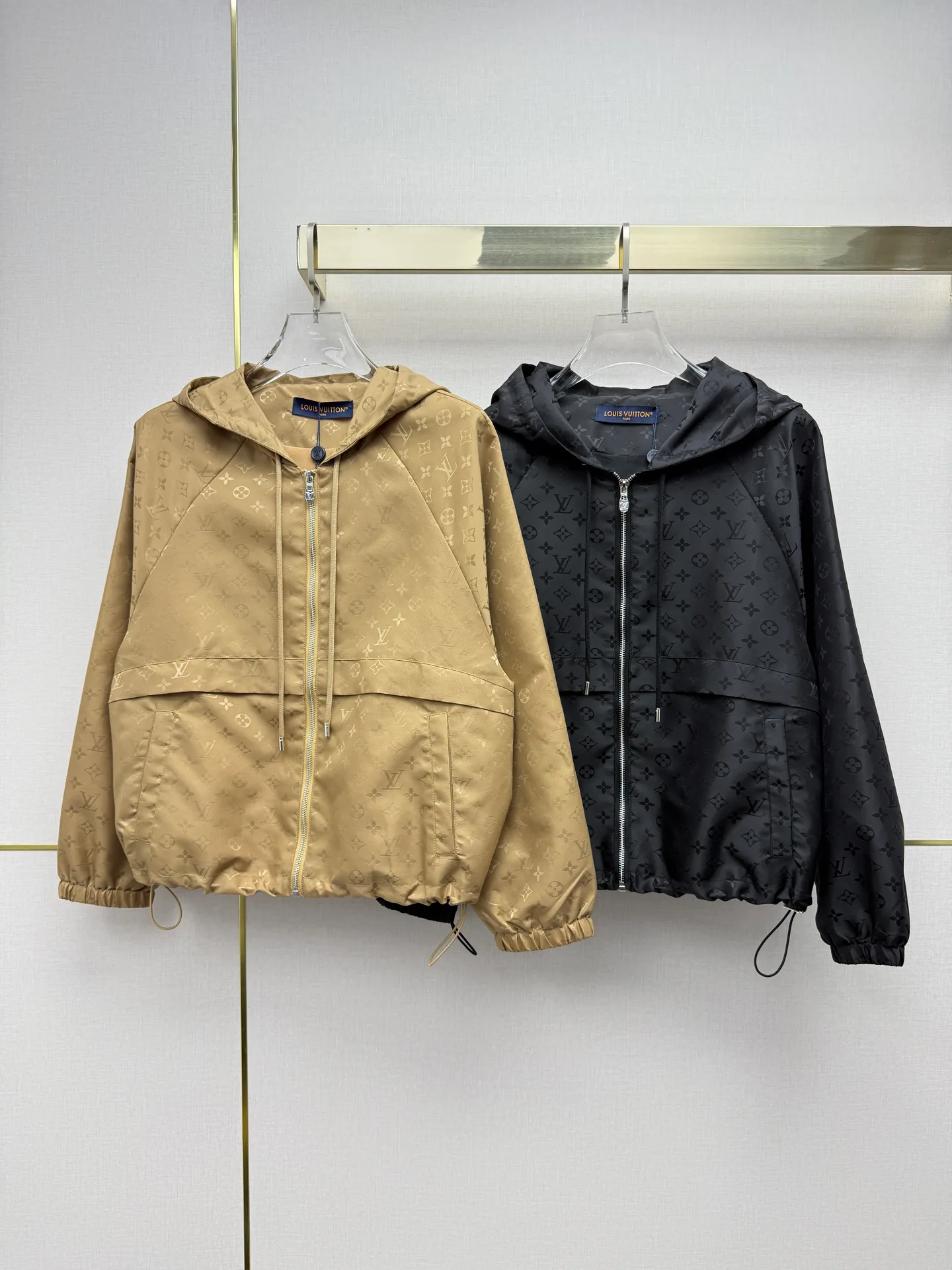 Куртки И Пуховики Женские Louis Vuitton 17908353