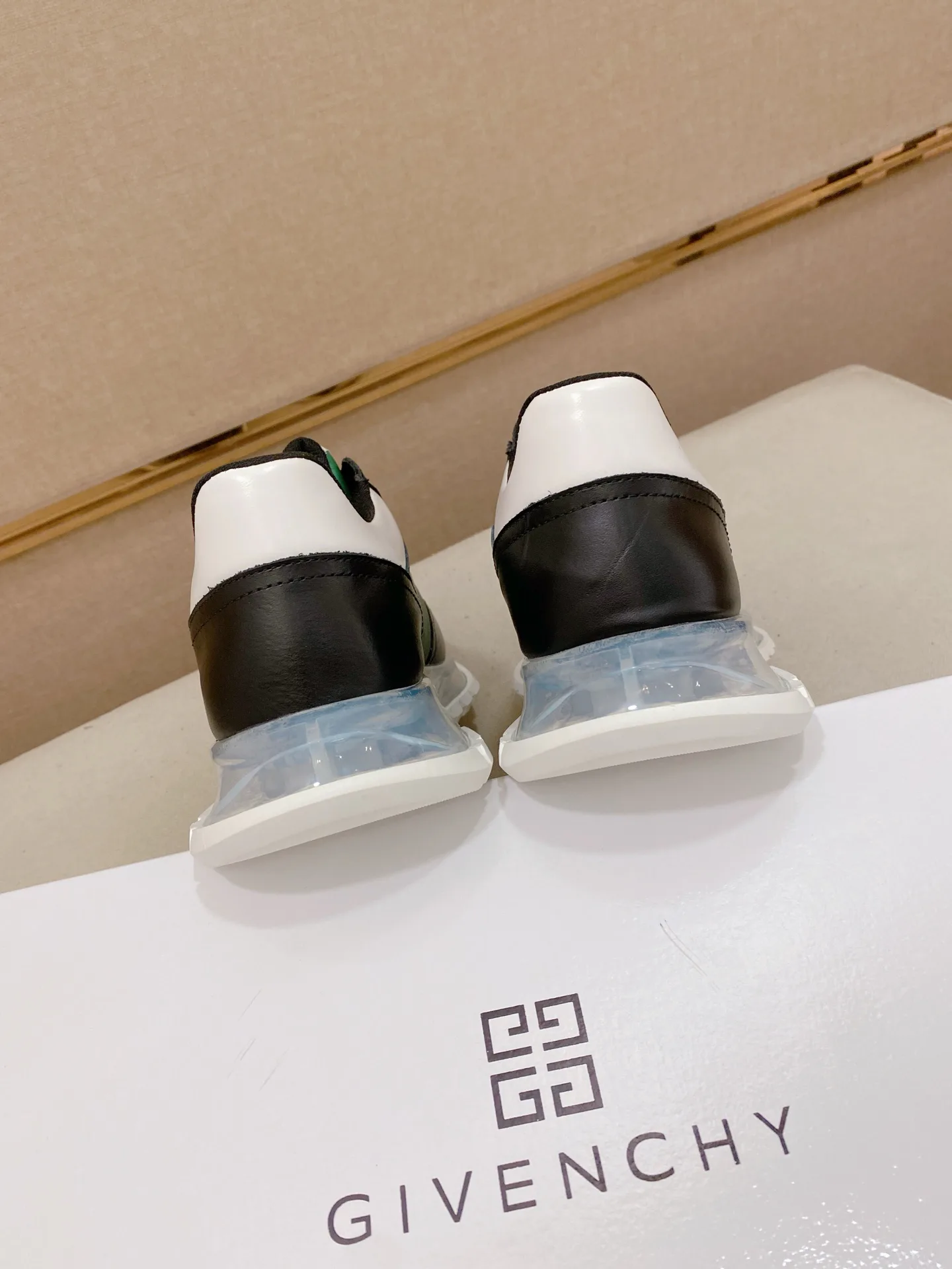 Кроссовки Женские Givenchy 122885